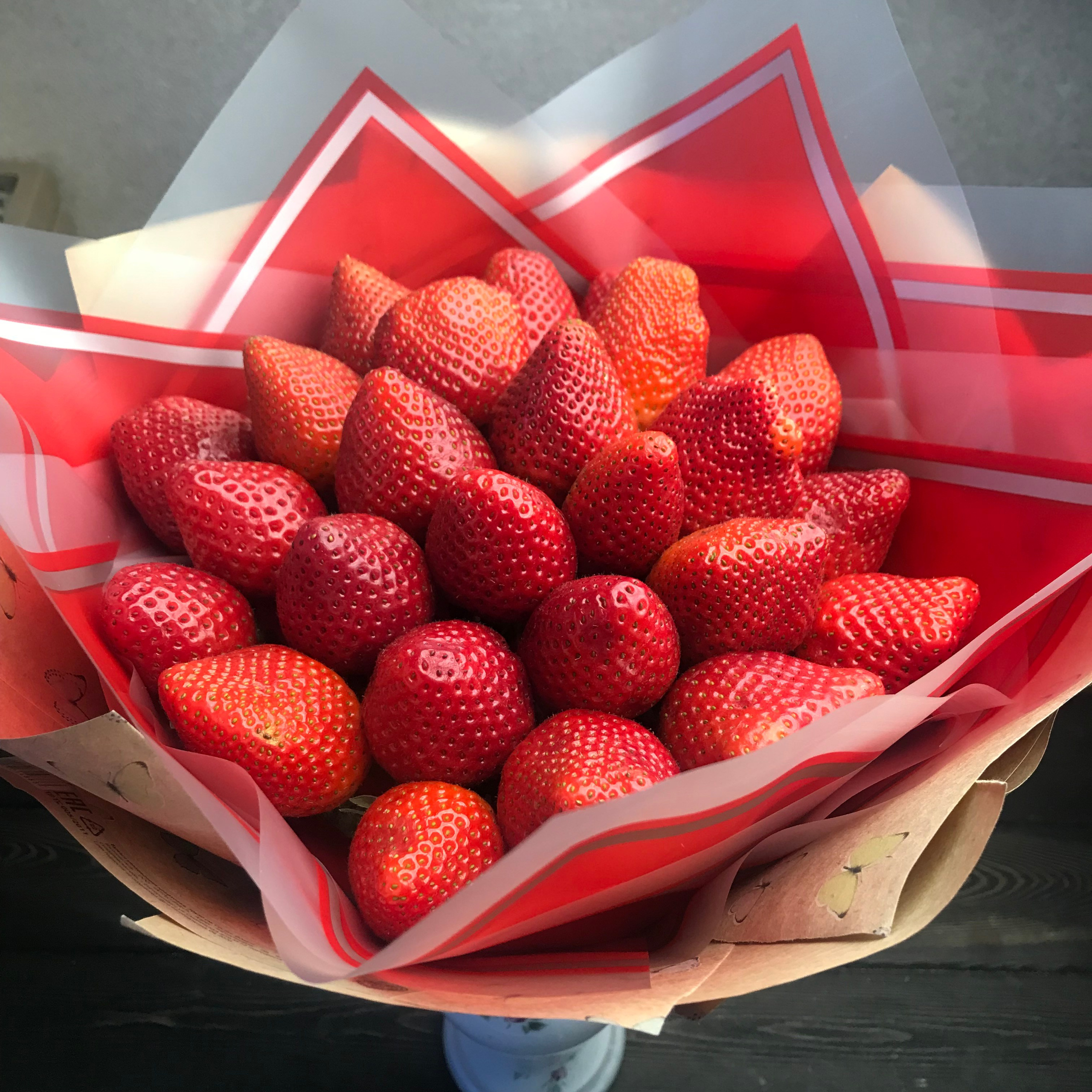 Букет из свежей клубники. Клубника в шоколаде в Сургуте