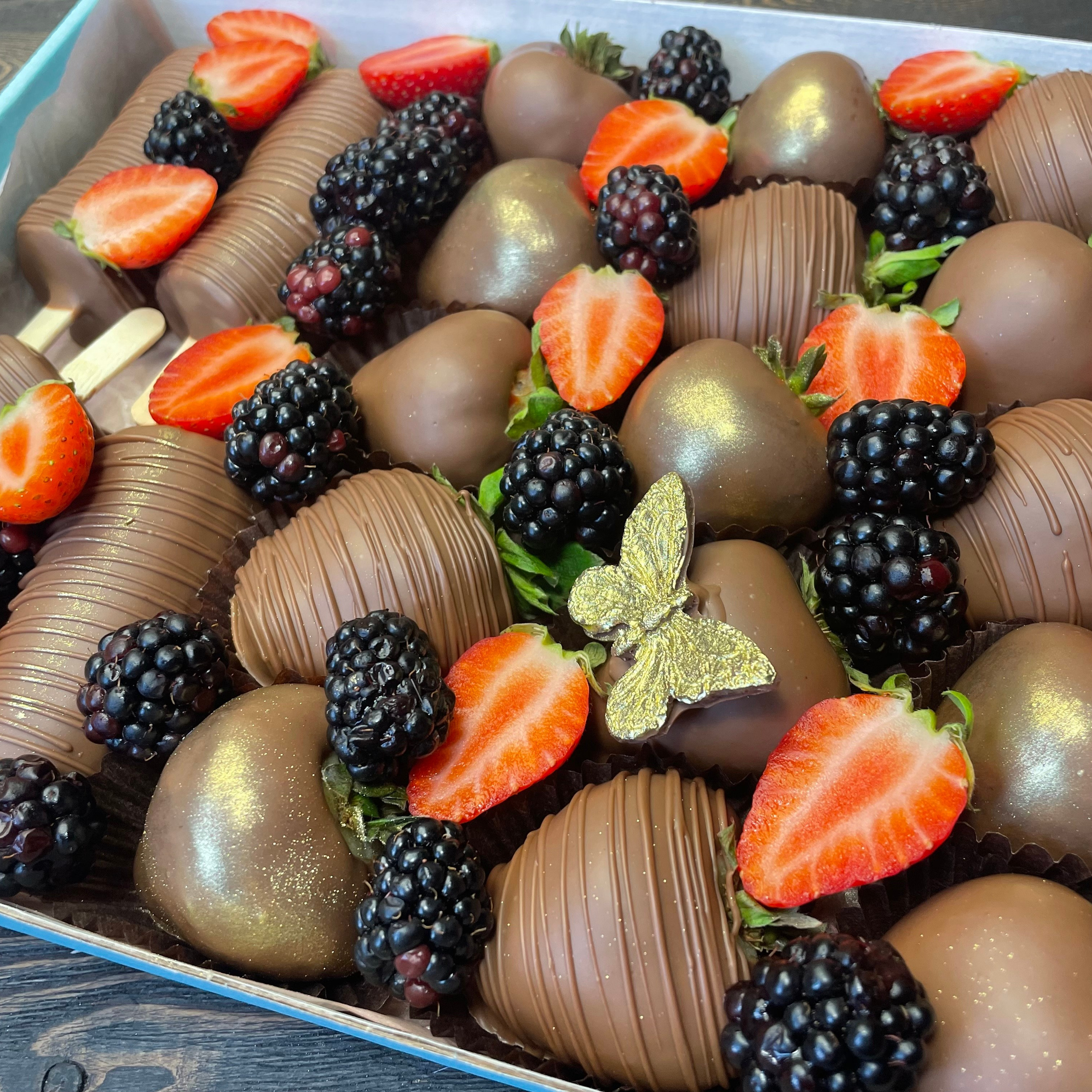 Набор из клубники в шоколаде +бананы «Лесная фея». Клубника в шоколаде в Сургуте