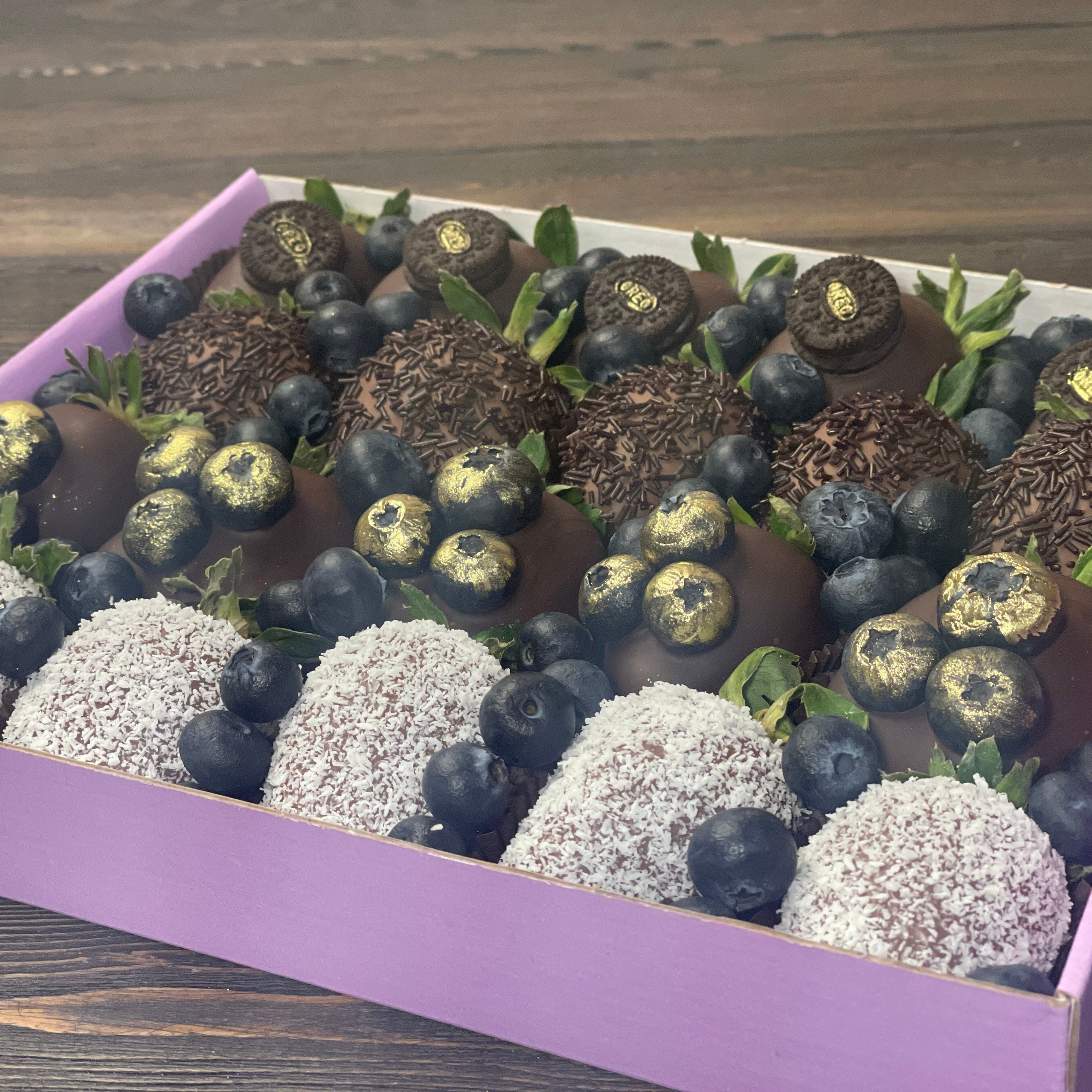 Набор Клубника в шоколаде «OREO» с голубикой. Клубника в шоколаде в Сургуте