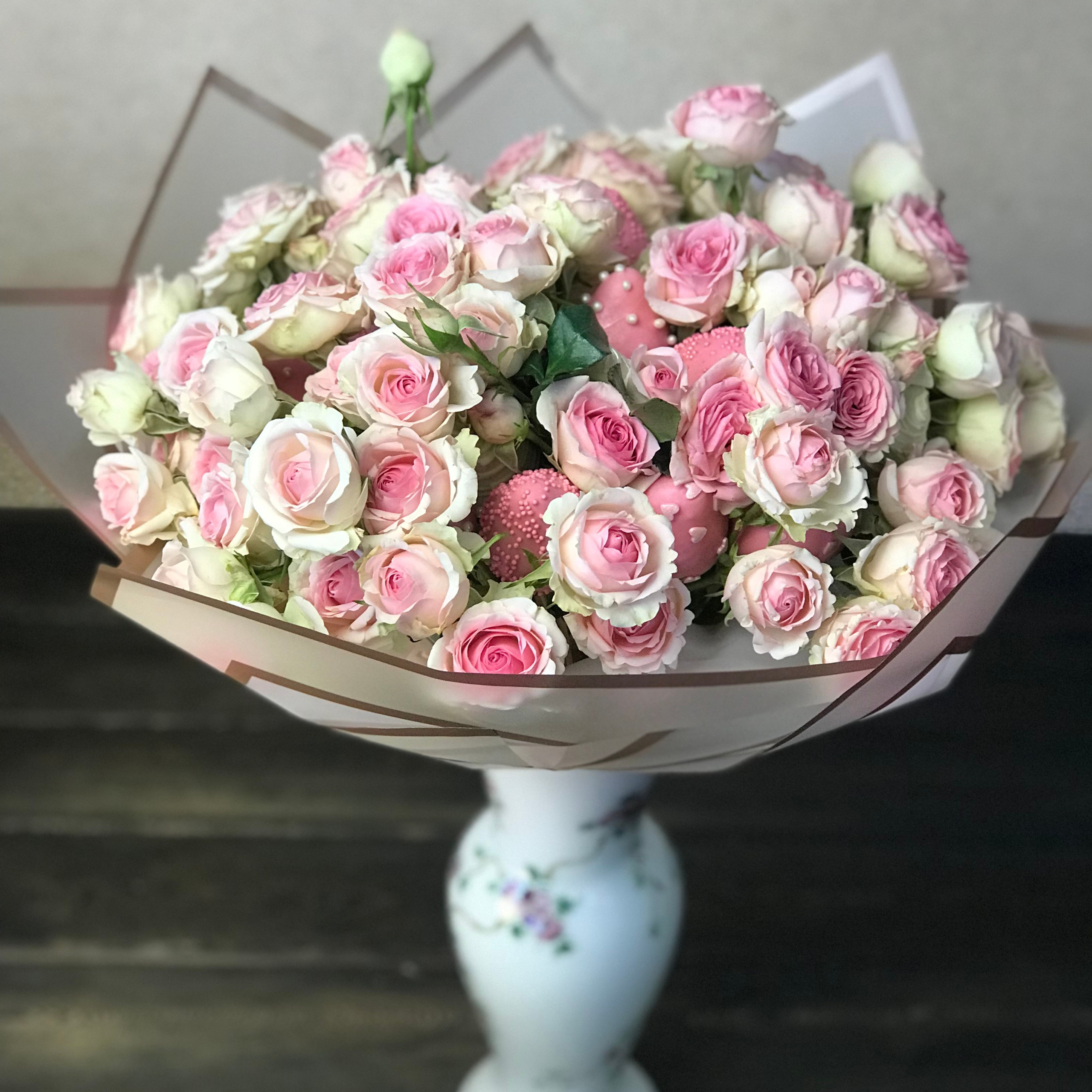 Букет из клубники в шоколаде «Нежность». Клубника в шоколаде в Сургуте