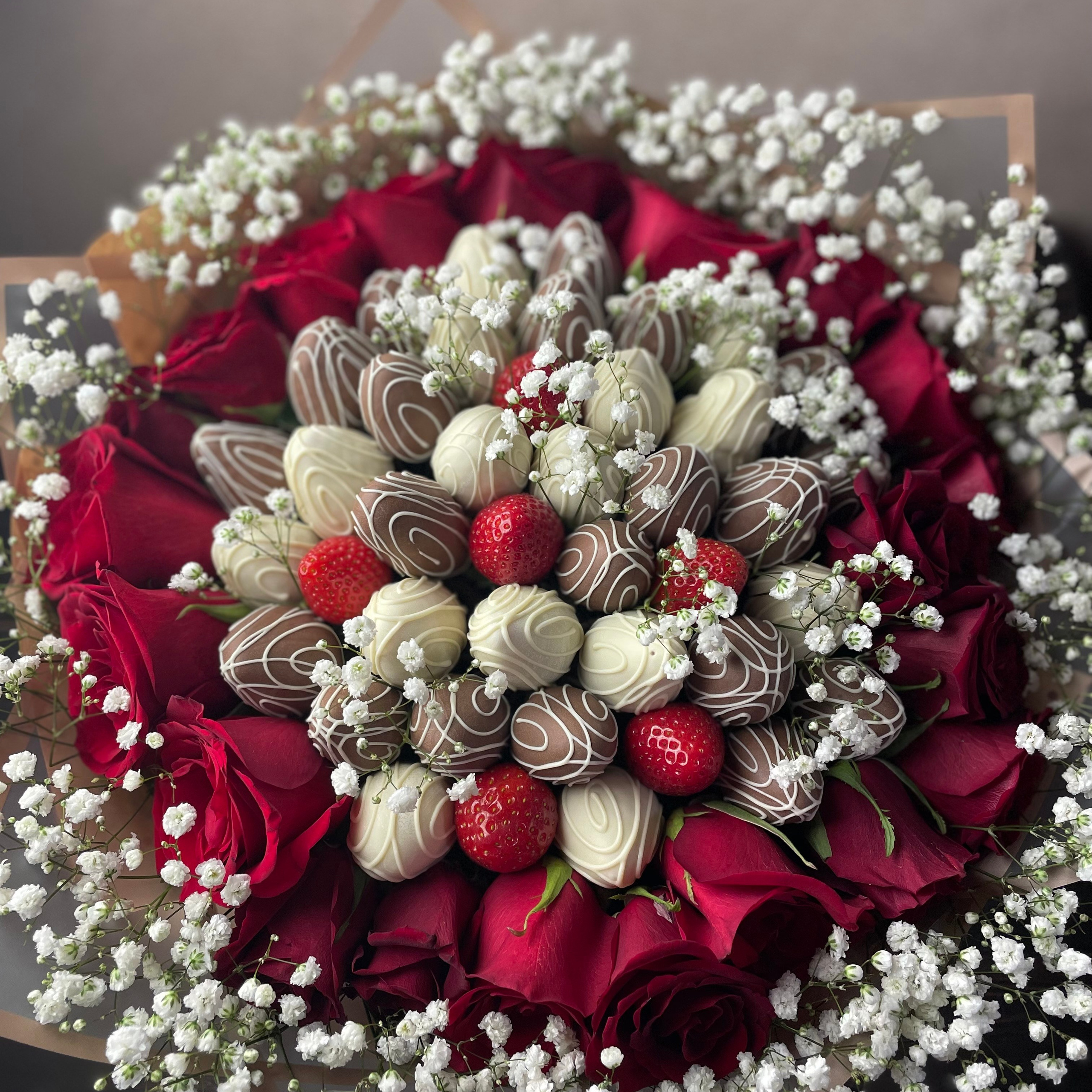 Букет из клубники в шоколаде «Любовь». Клубника в шоколаде в Сургуте