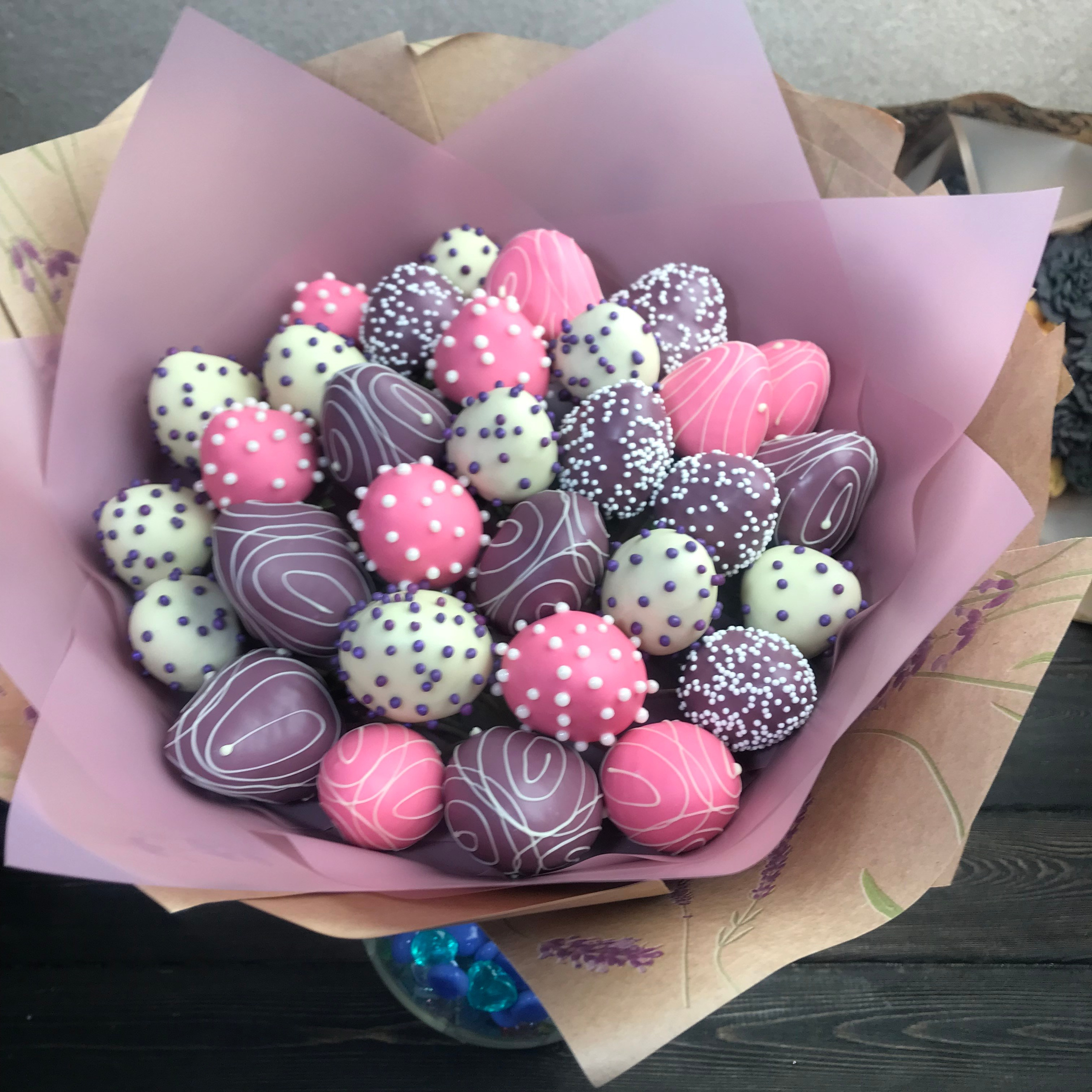 Букет из клубники в шоколаде «Весенний джаз». Клубника в шоколаде в Сургуте