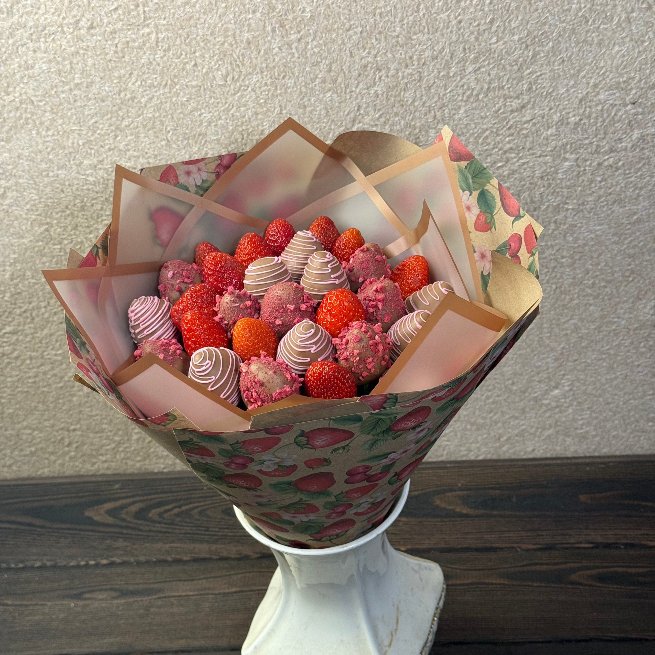 Букет из клубники в шоколаде «Сладкая любовь». Клубника в шоколаде в Сургуте