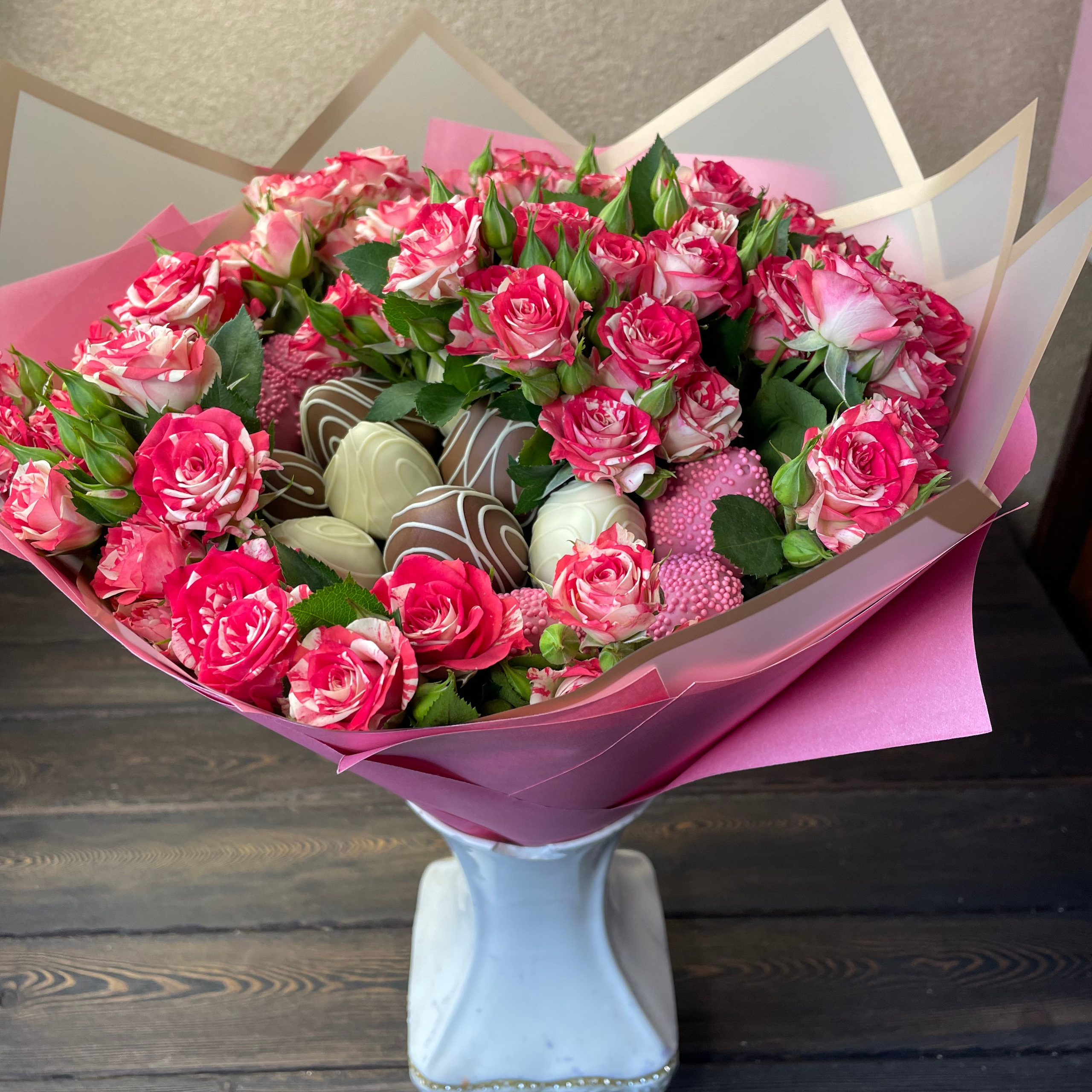 Букет из клубники в шоколаде «Нежный парфюм». Клубника в шоколаде в Сургуте