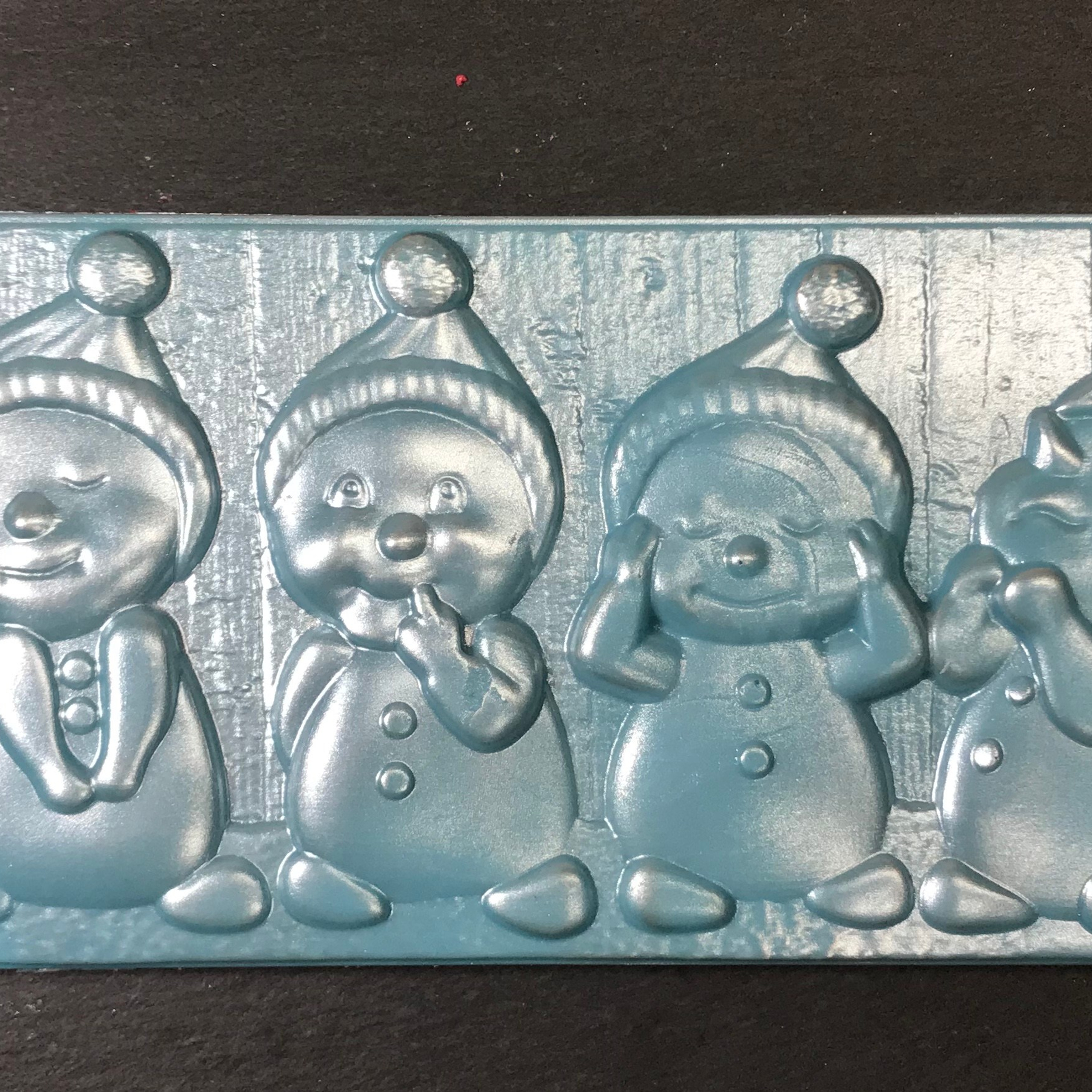 Новогодняя плитка "Снеговики" голубая. Клубника в шоколаде в Сургуте