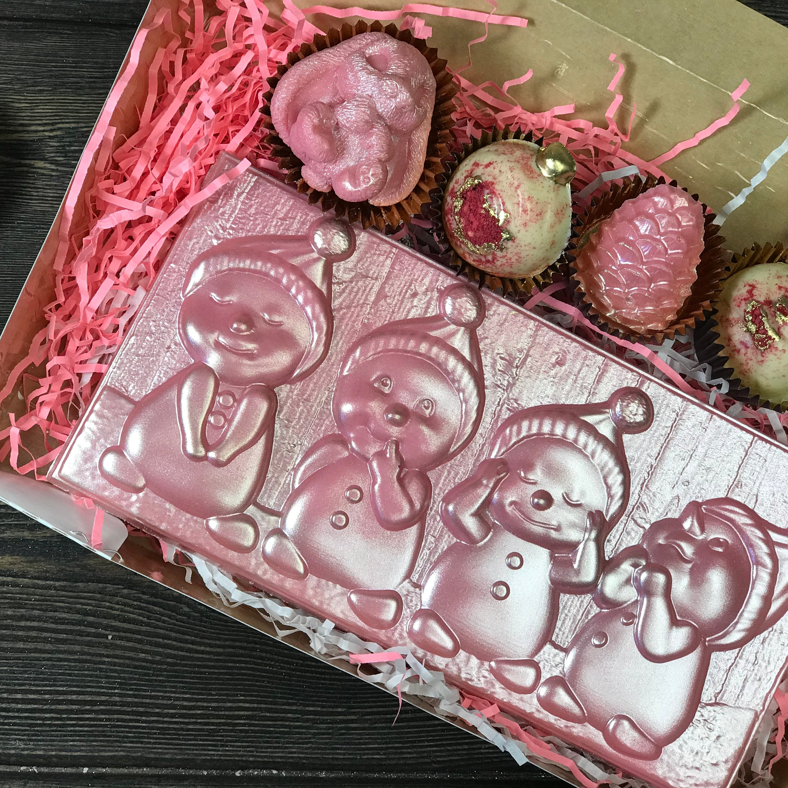 Шоколадный набор "Снеговики" розовый. Клубника в шоколаде в Сургуте