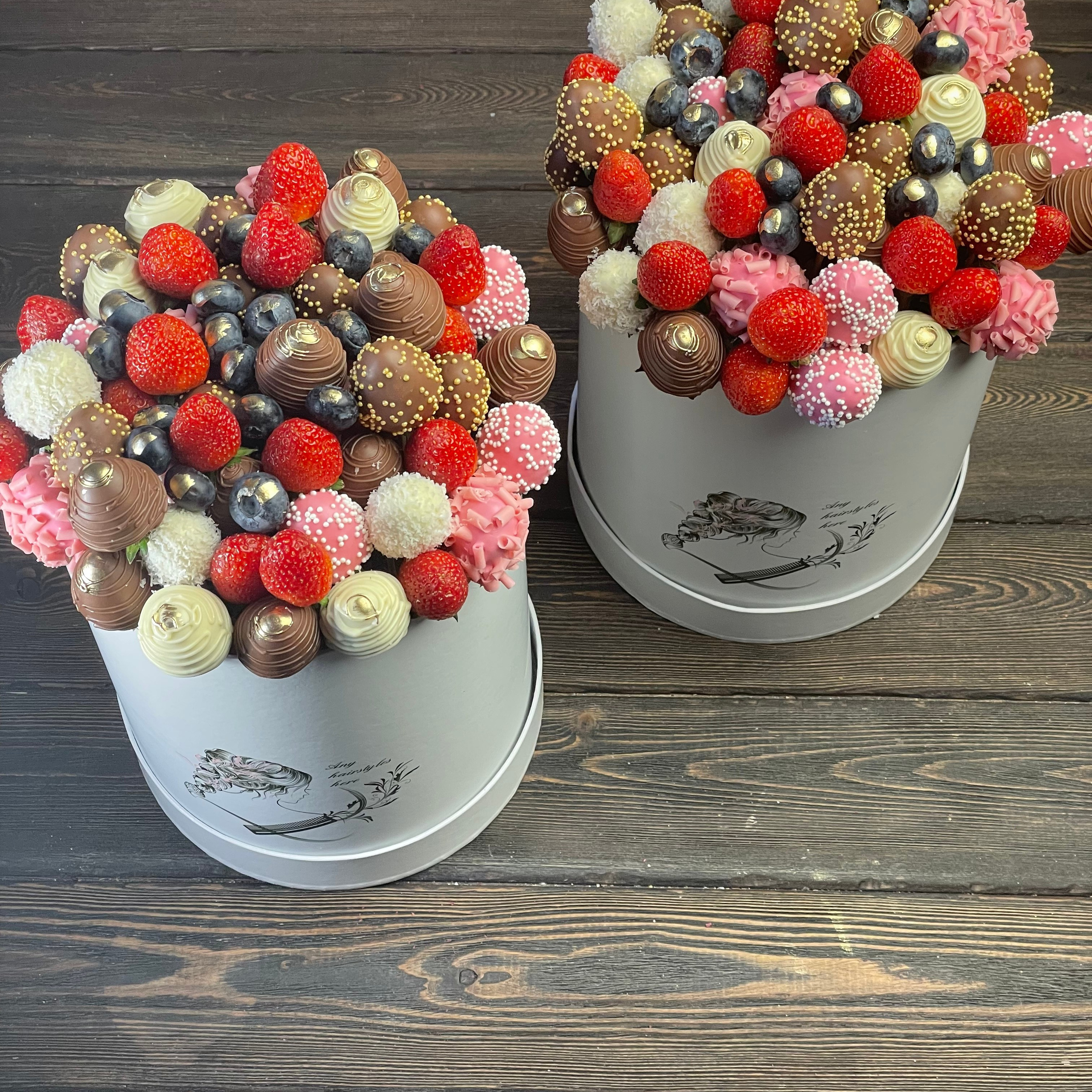 Шляпная коробочка «Цветочный Бум». Клубника в шоколаде в Сургуте