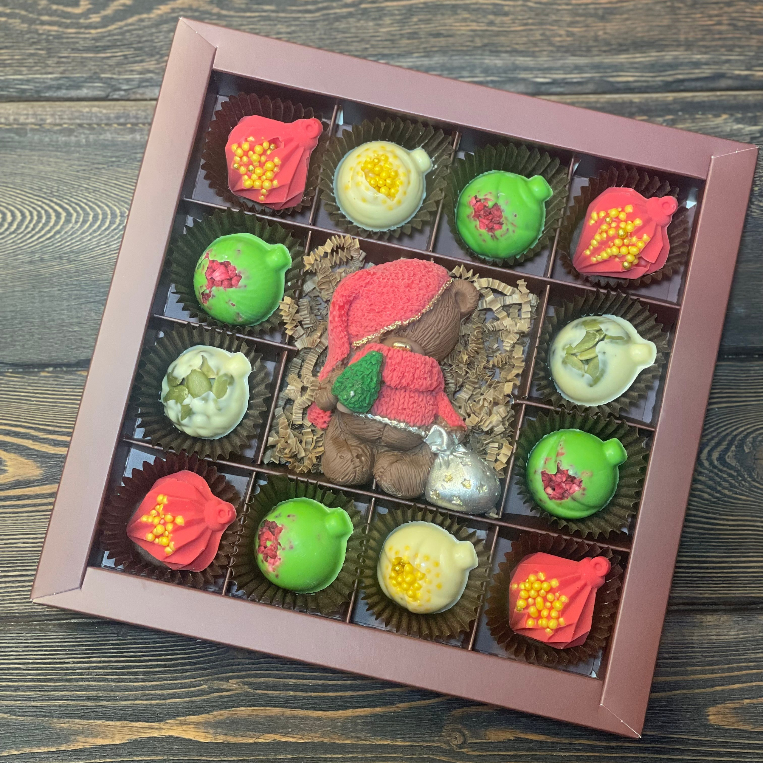 Шоколадный набор «Мишка с подарком». Клубника в шоколаде в Сургуте