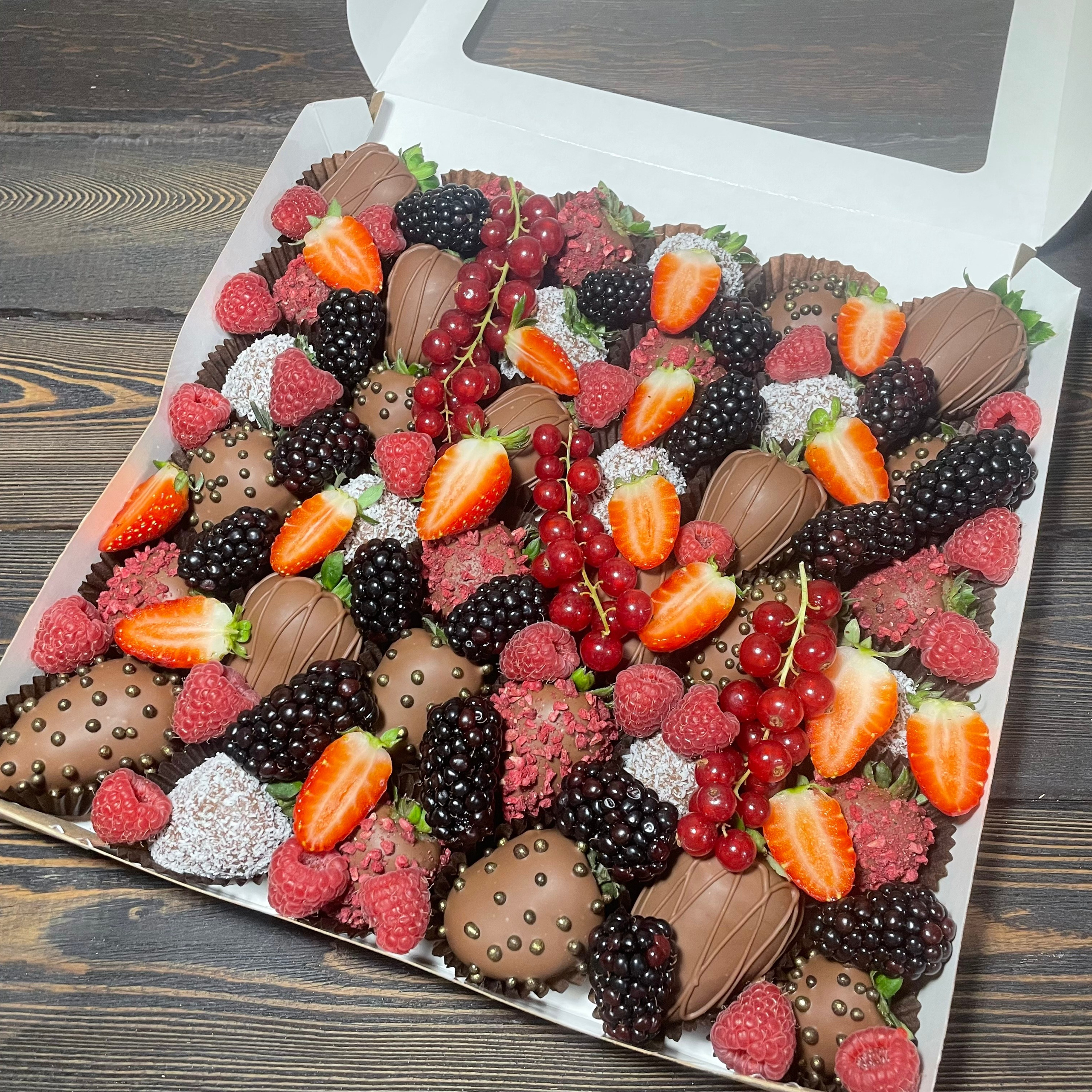 Набор Клубника в шоколаде «Весенний огонь». Клубника в шоколаде в Сургуте