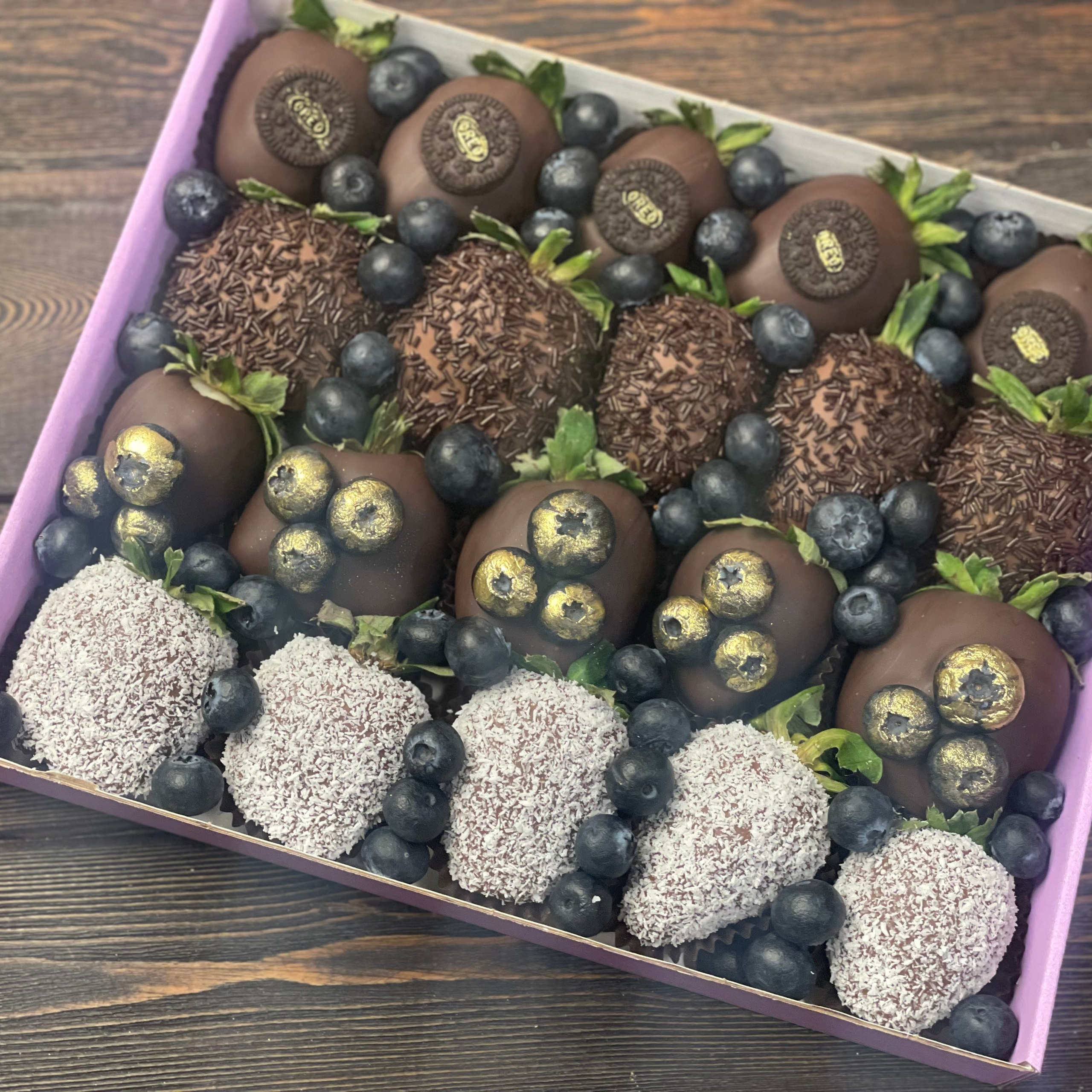 Набор Клубника в шоколаде «OREO» с голубикой. Клубника в шоколаде в Сургуте