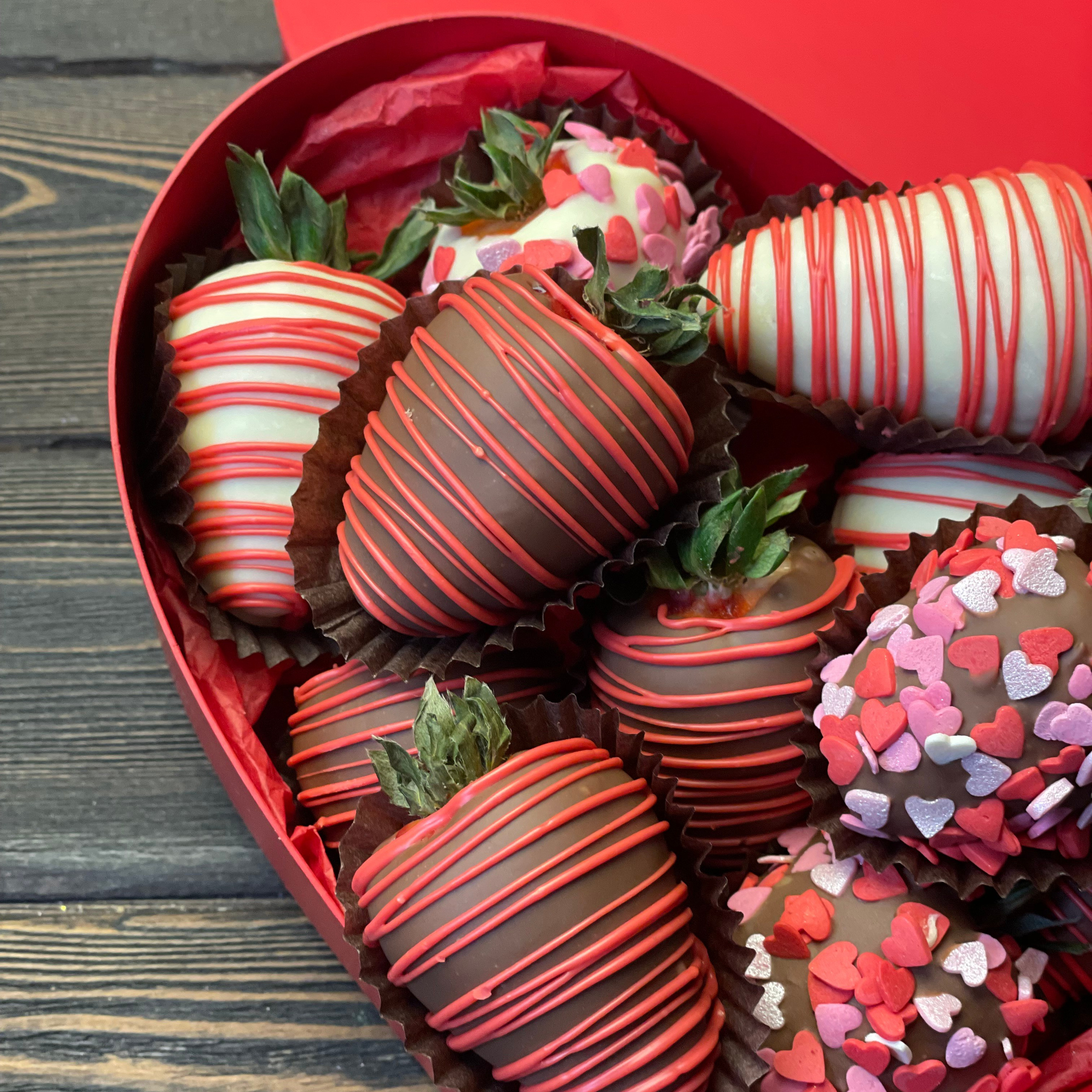 Сердце клубника в шоколаде «Между нами». Клубника в шоколаде в Сургуте