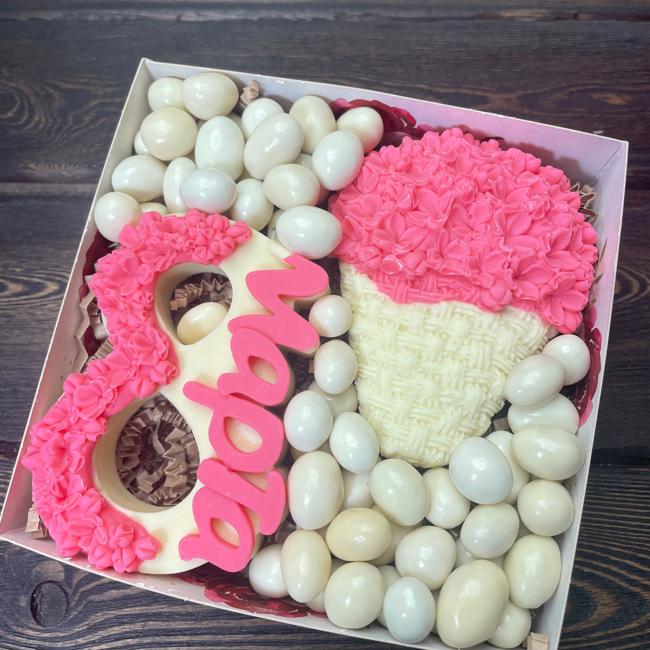 Шоколадный набор «8 марта с букетом». Клубника в шоколаде в Сургуте