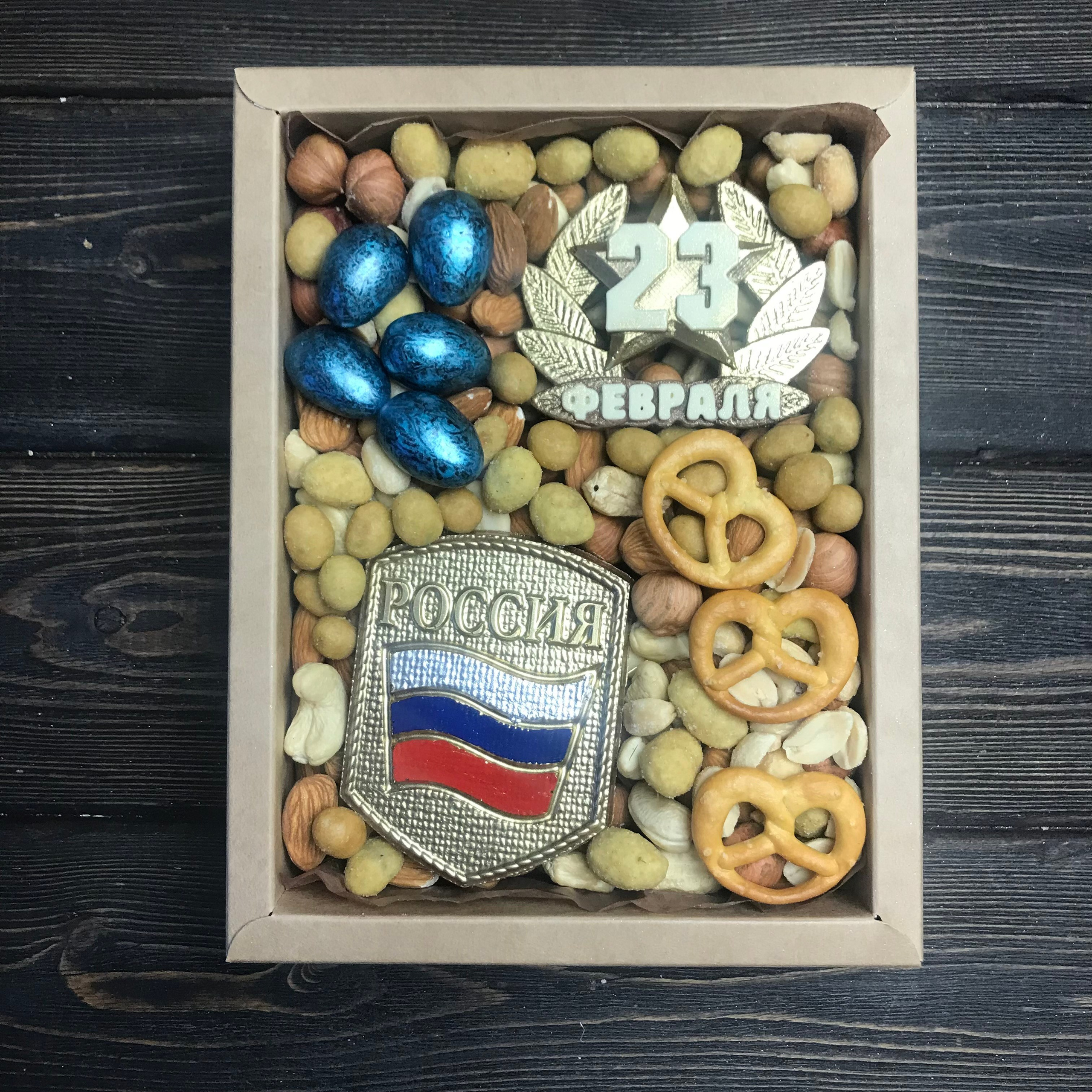 Набор с орехами "Россия". Клубника в шоколаде в Сургуте