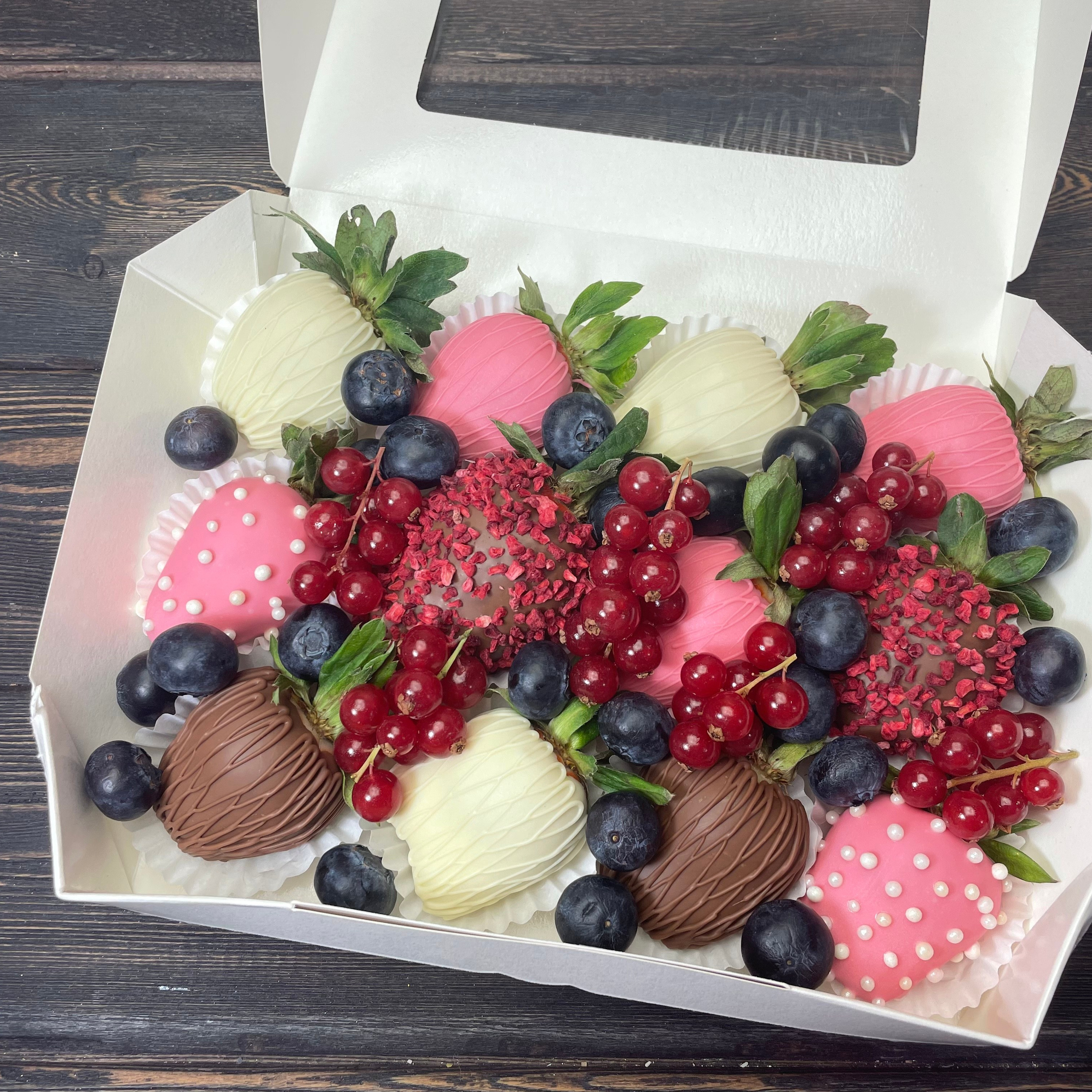 Набор Клубника в шоколаде «Цветущая любовь». Клубника в шоколаде в Сургуте