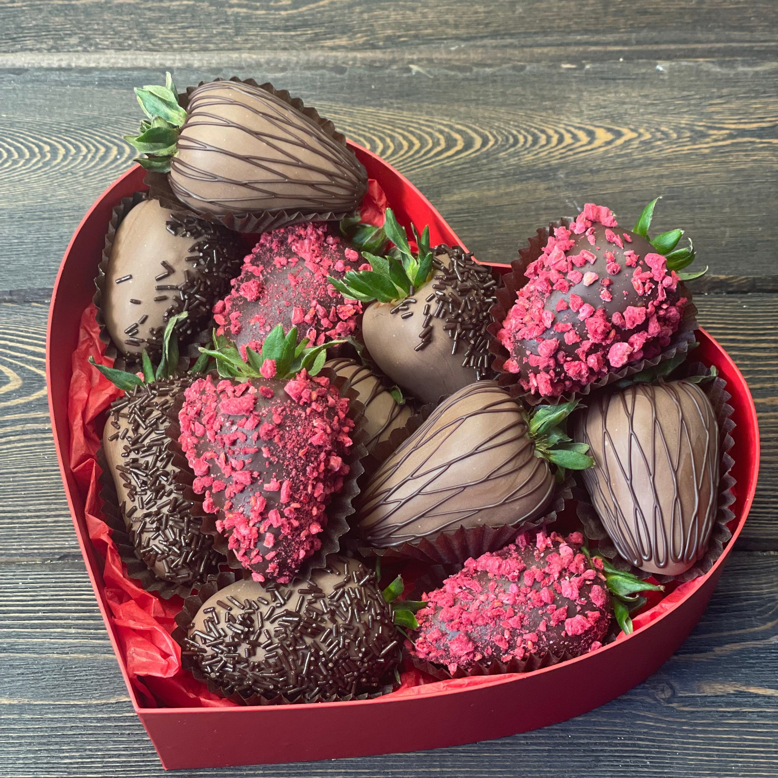 Сердце клубника в шоколаде «Теплое настроение». Клубника в шоколаде в Сургуте