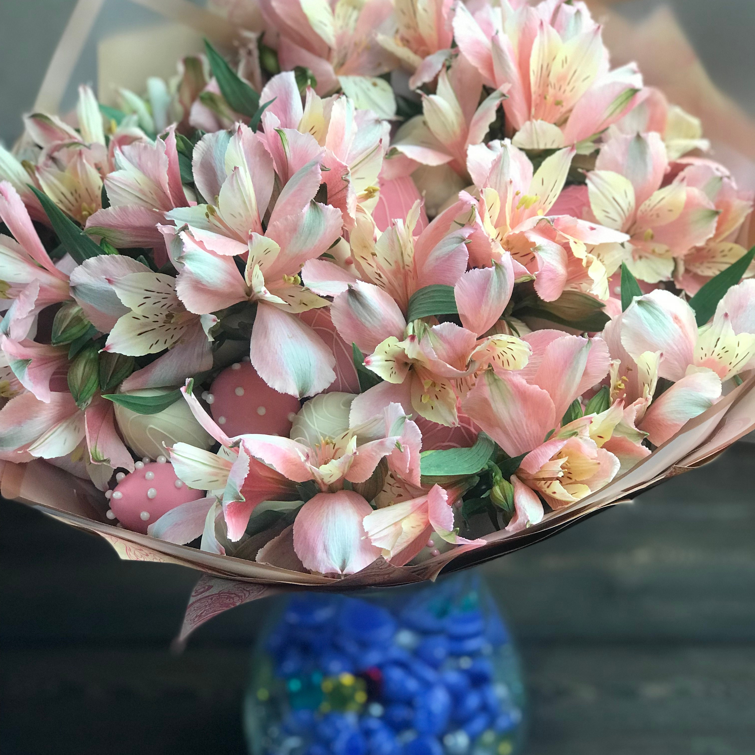 Букет из клубники в шоколаде «Волшебный момент». Клубника в шоколаде в Сургуте