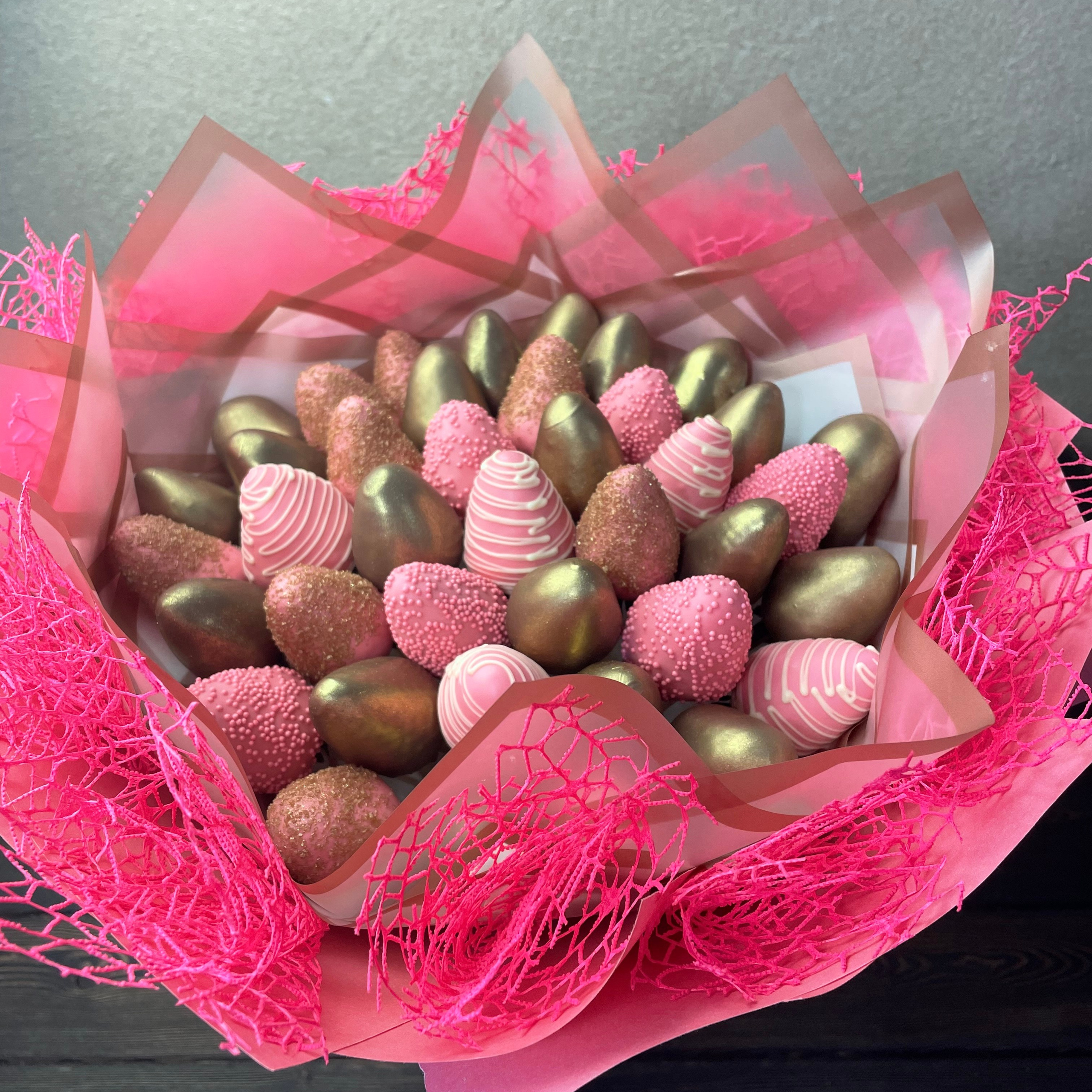 Букет из клубники в шоколаде "Золотой блеск". Клубника в шоколаде в Сургуте