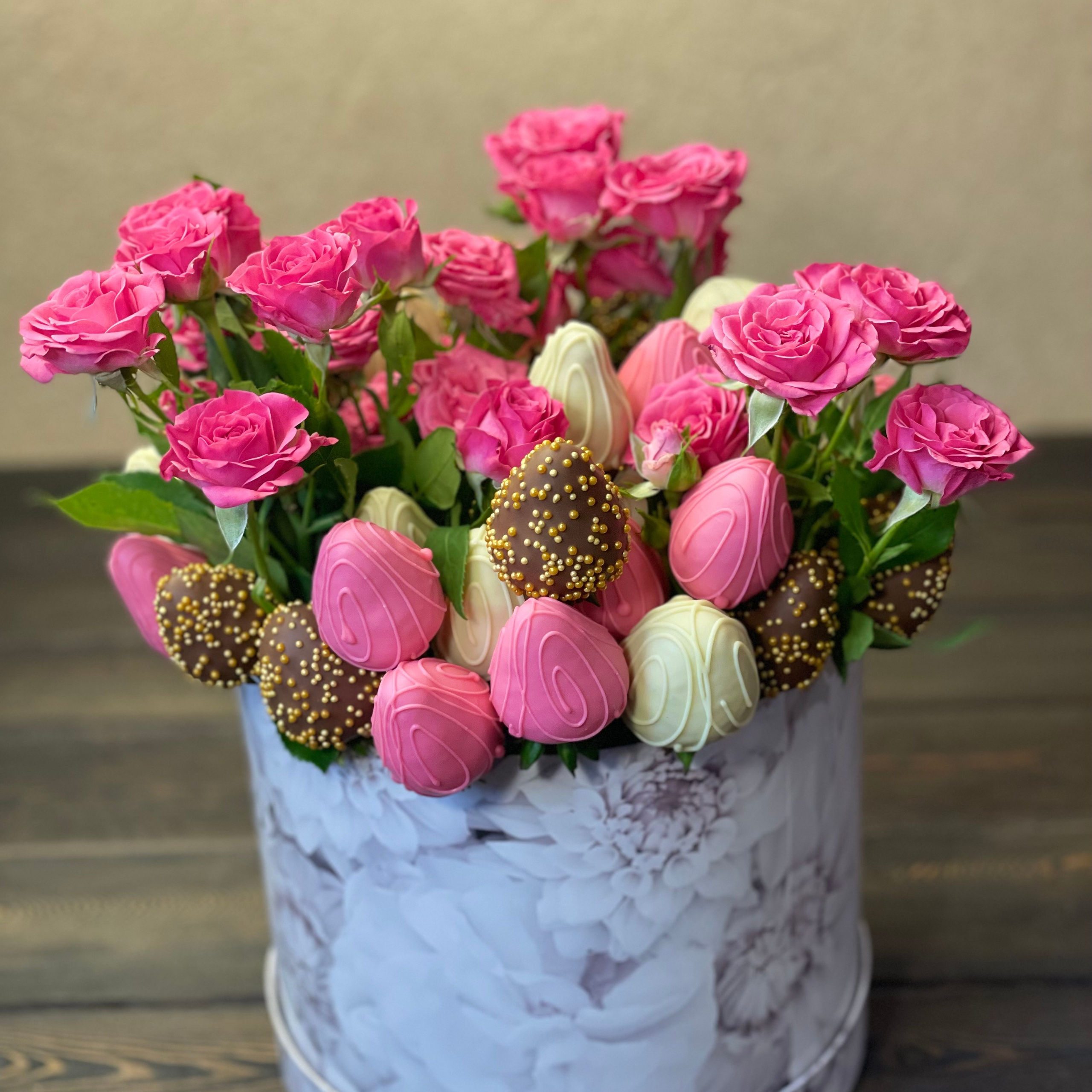 Шляпная коробочка «Волшебный момент». Клубника в шоколаде в Сургуте