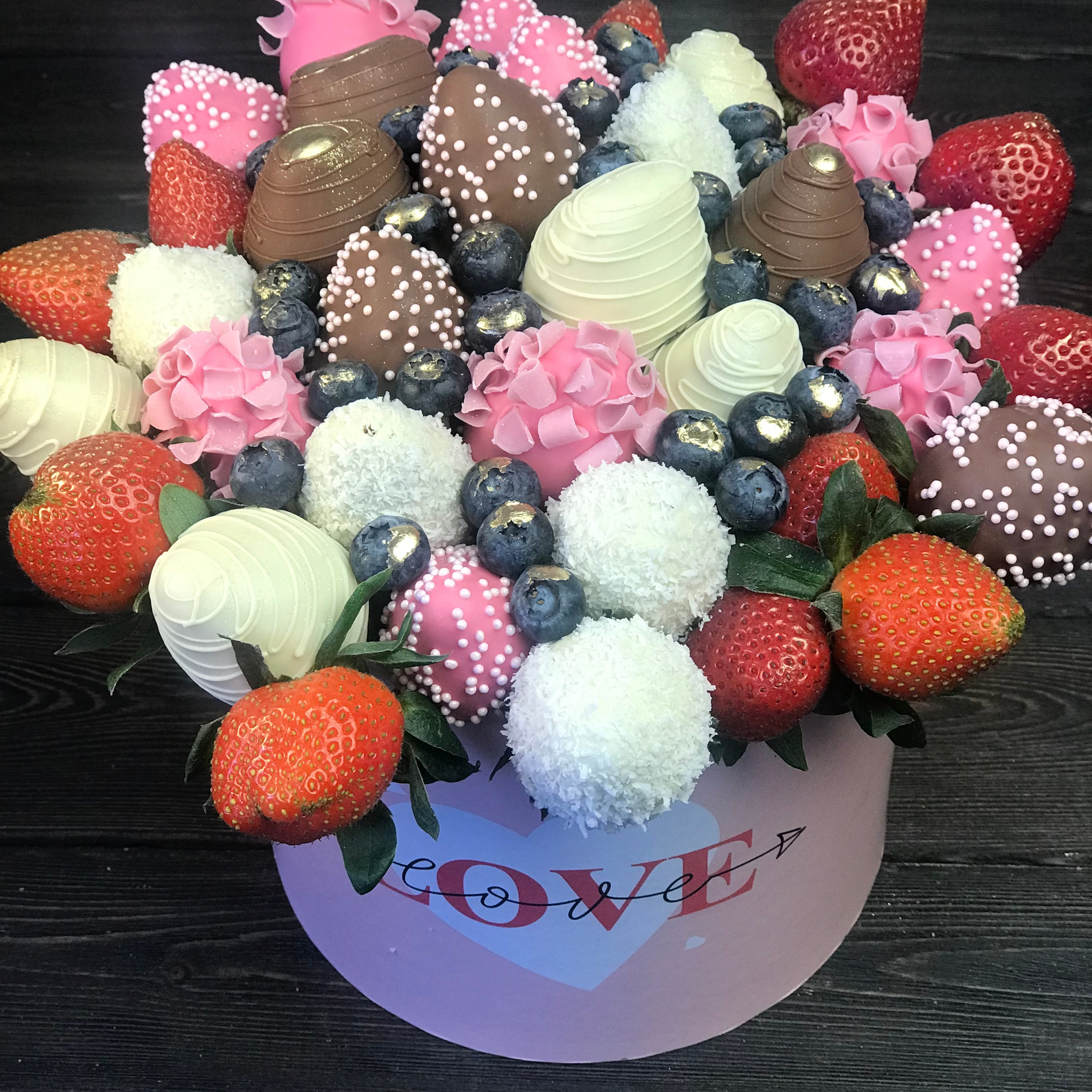 Шляпная коробочка «Сад радости». Клубника в шоколаде в Сургуте