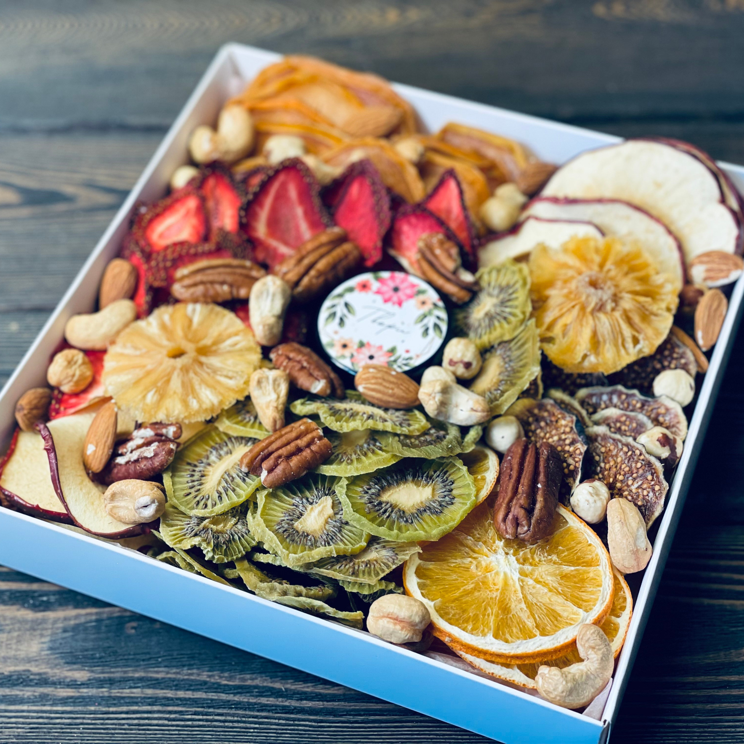 Подарочный набор «Кладезь витаминов». Клубника в шоколаде в Сургуте