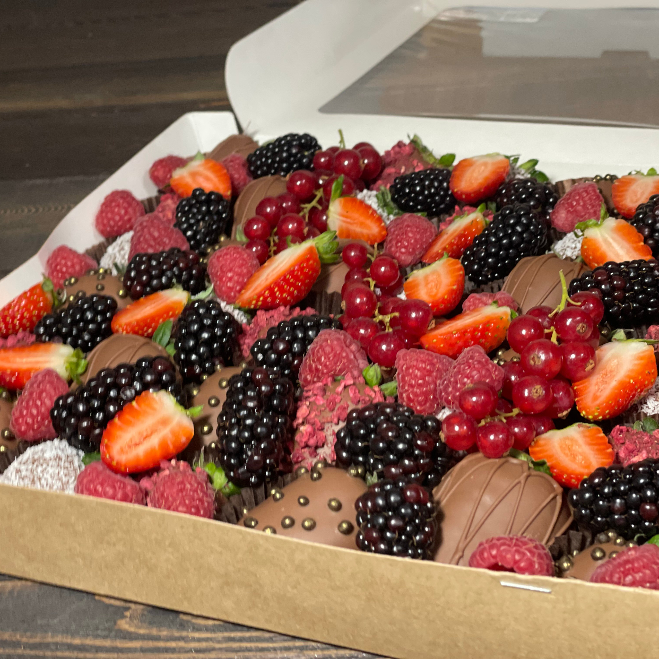 Набор Клубника в шоколаде «Весенний огонь». Клубника в шоколаде в Сургуте