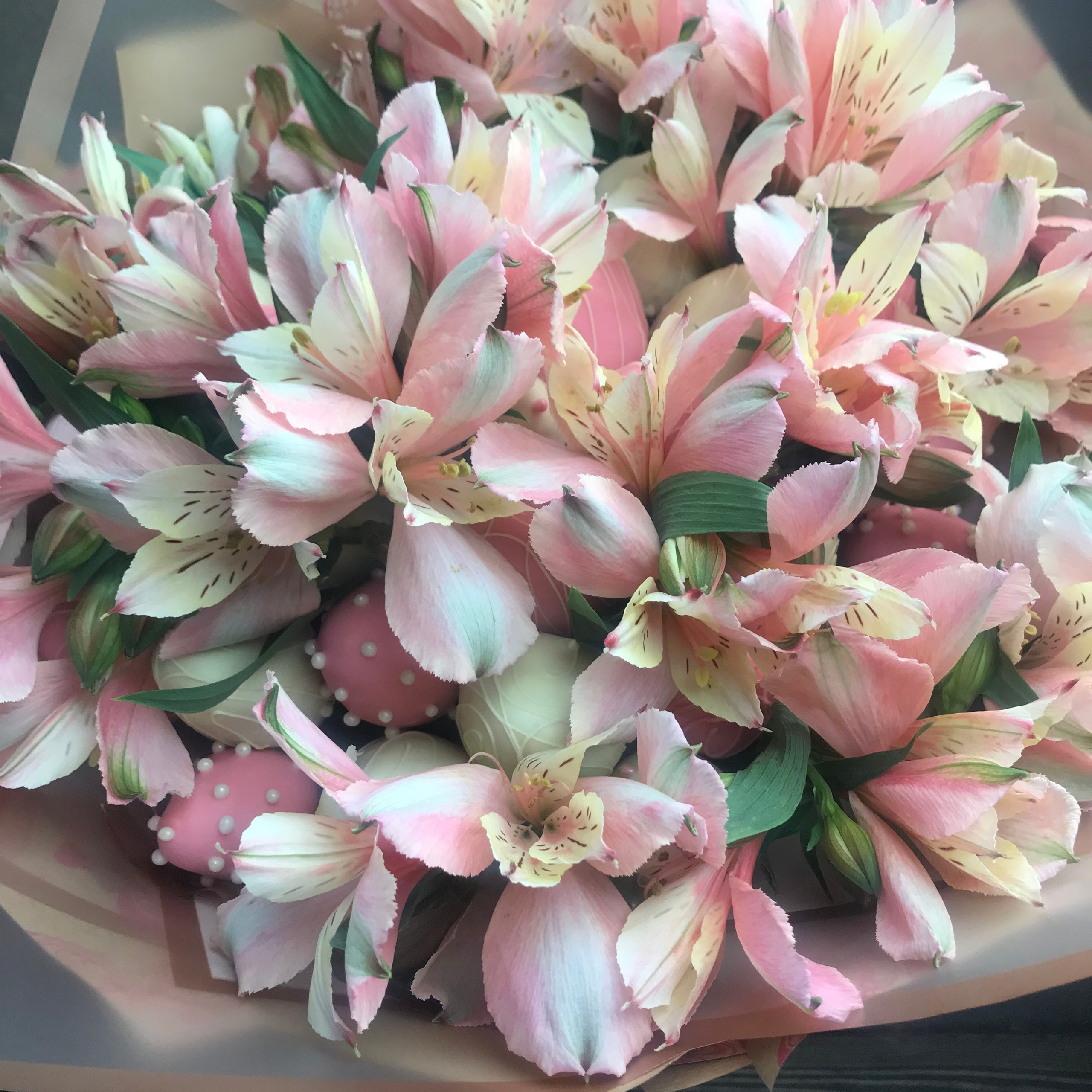 Букет из клубники в шоколаде «Волшебный момент». Клубника в шоколаде в Сургуте