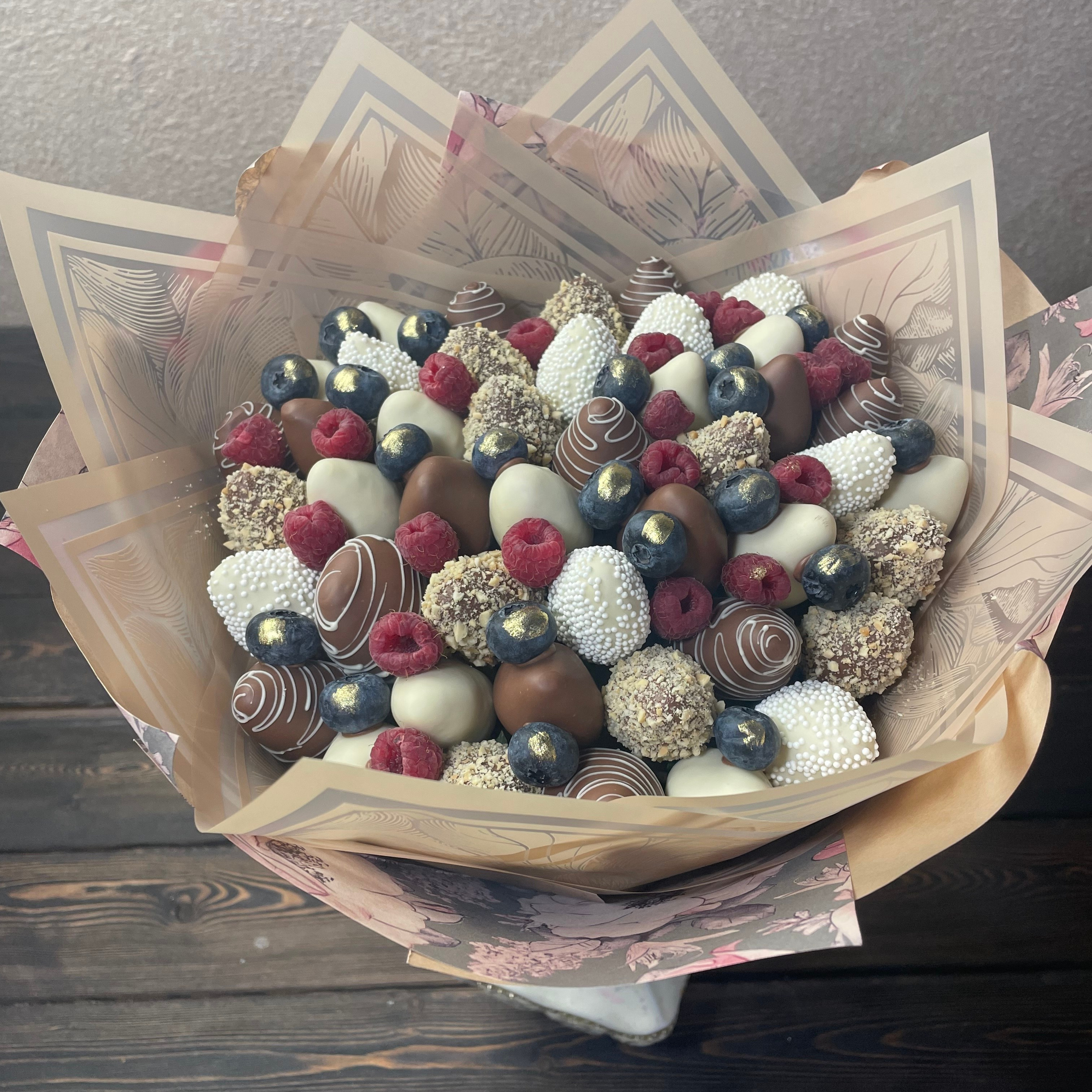 Букет из клубники в шоколаде «Безмятежность». Клубника в шоколаде в Сургуте