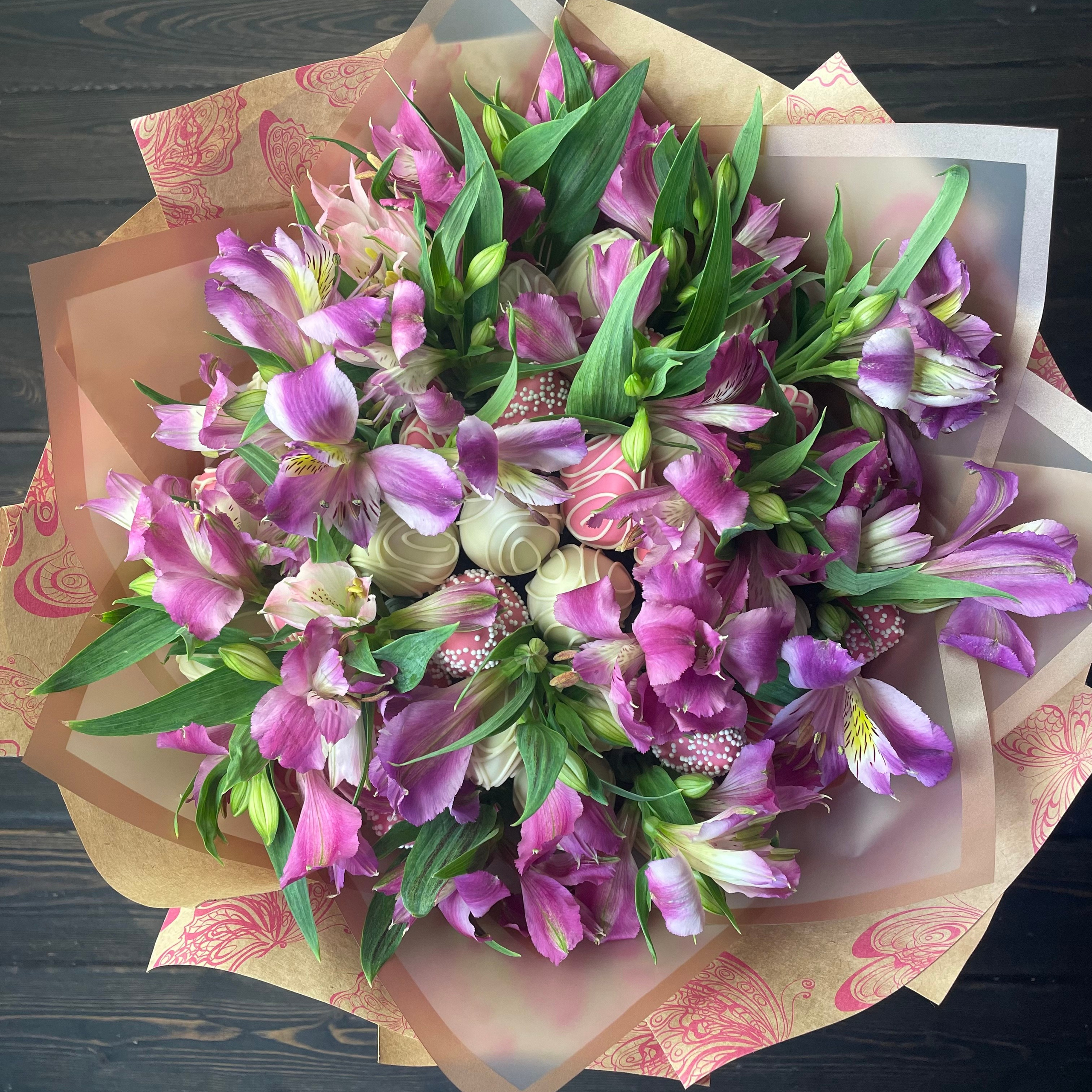 Букет из клубники в шоколаде "Летняя феерия". Клубника в шоколаде в Сургуте