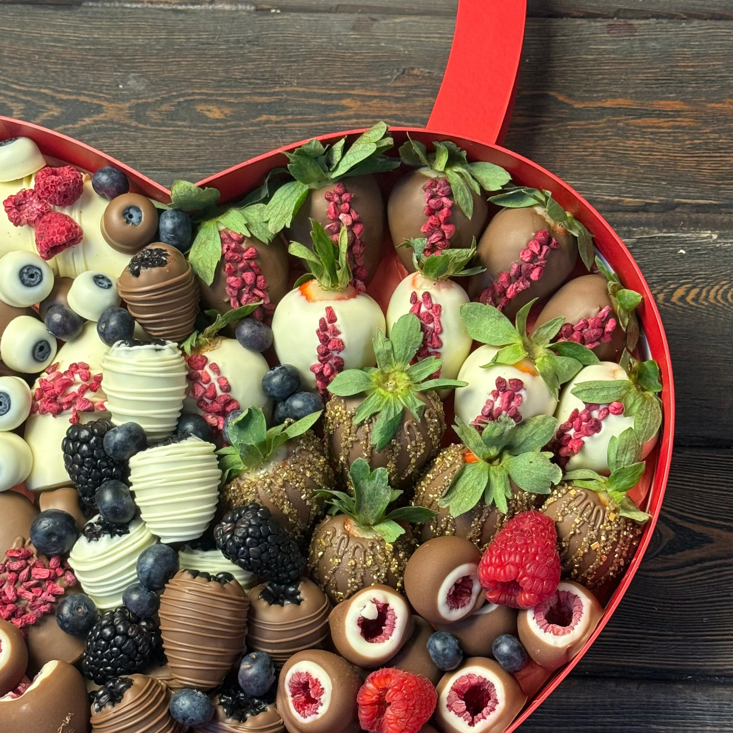 Сердце Клубника в шоколаде «Заветное желание». Клубника в шоколаде в Сургуте