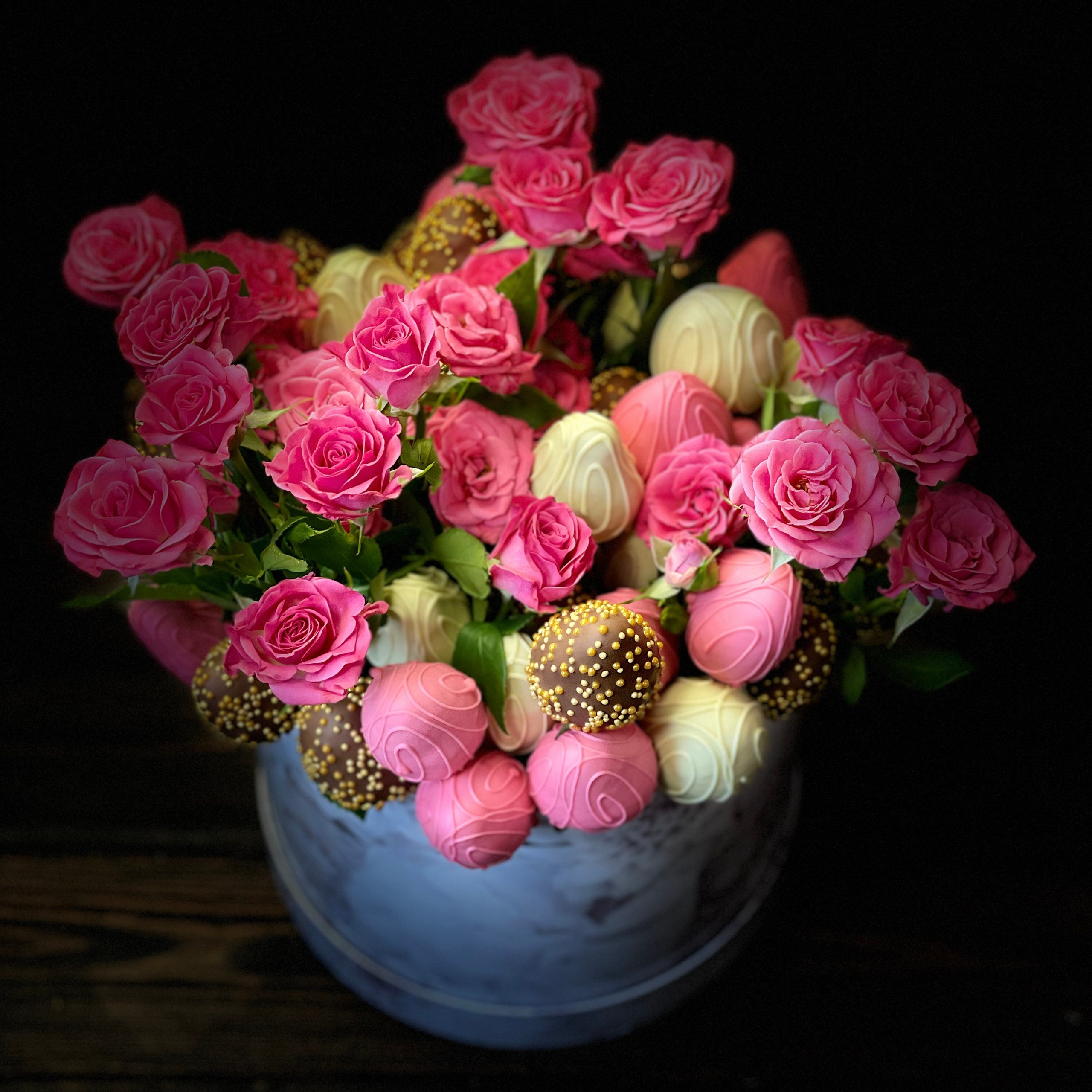 Шляпная коробочка «Волшебный момент». Клубника в шоколаде в Сургуте