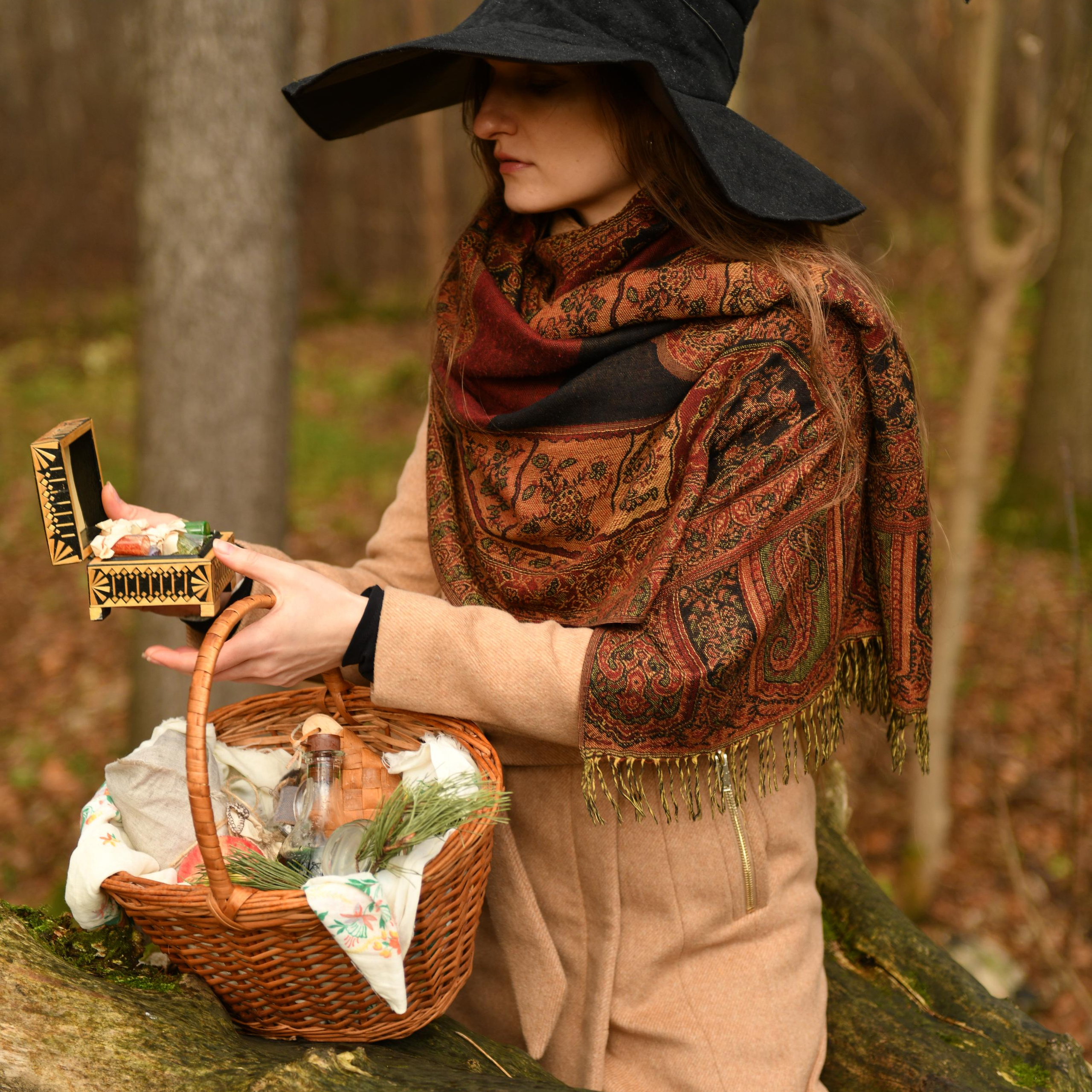 Ведьма в лесу.