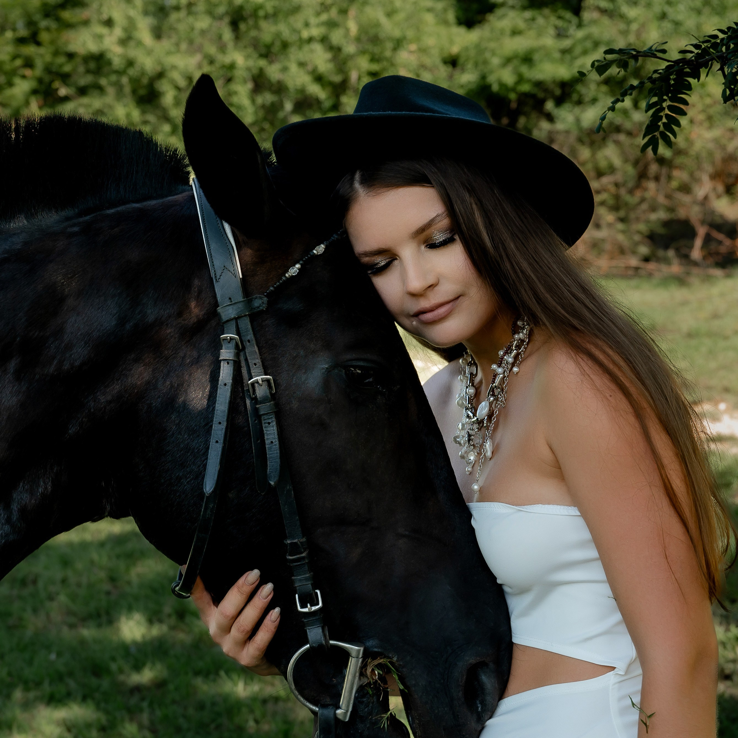 Людмила (Фотосессия с лошадьми)