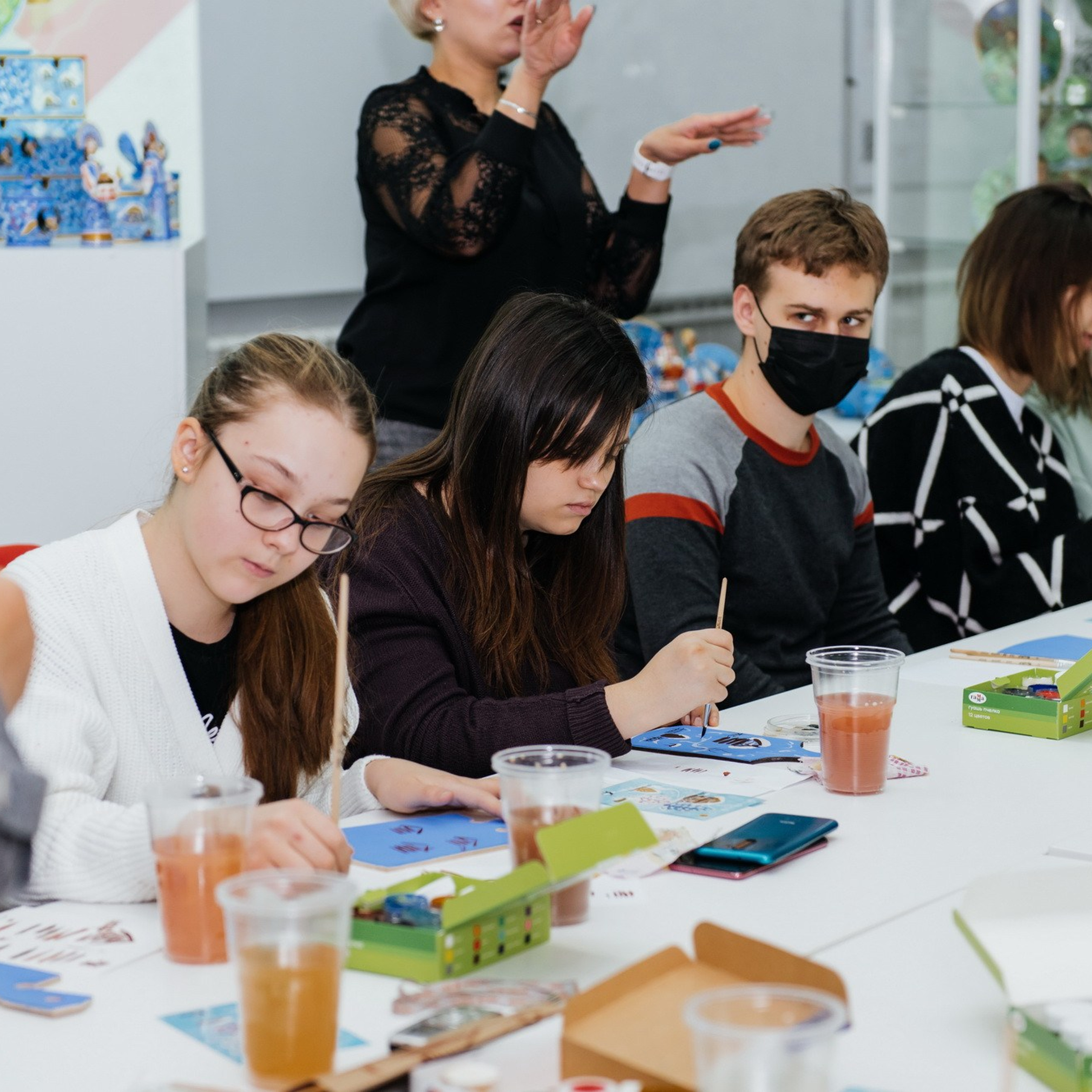 Выставка «Ордынская роспись» в НГТУ НЭТИ. Сувениры и подарки с Ордынской росписью | Новосибирск