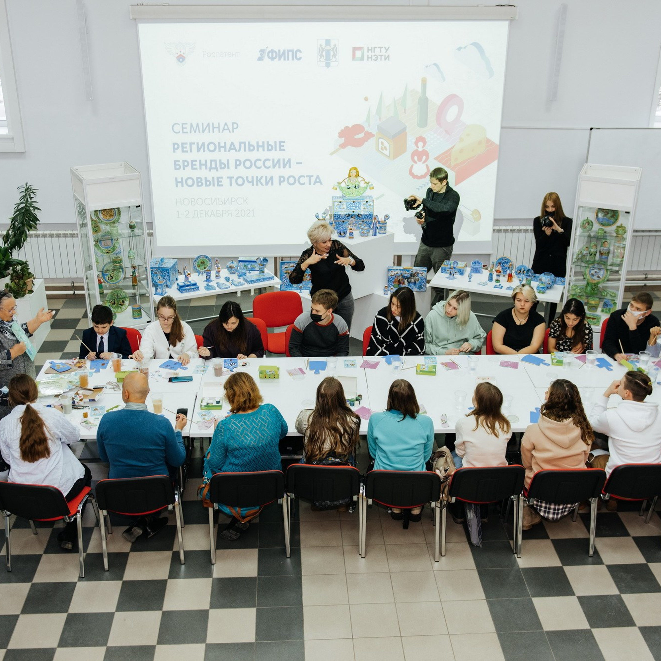 Выставка «Ордынская роспись» в НГТУ НЭТИ. Сувениры и подарки с Ордынской росписью | Новосибирск