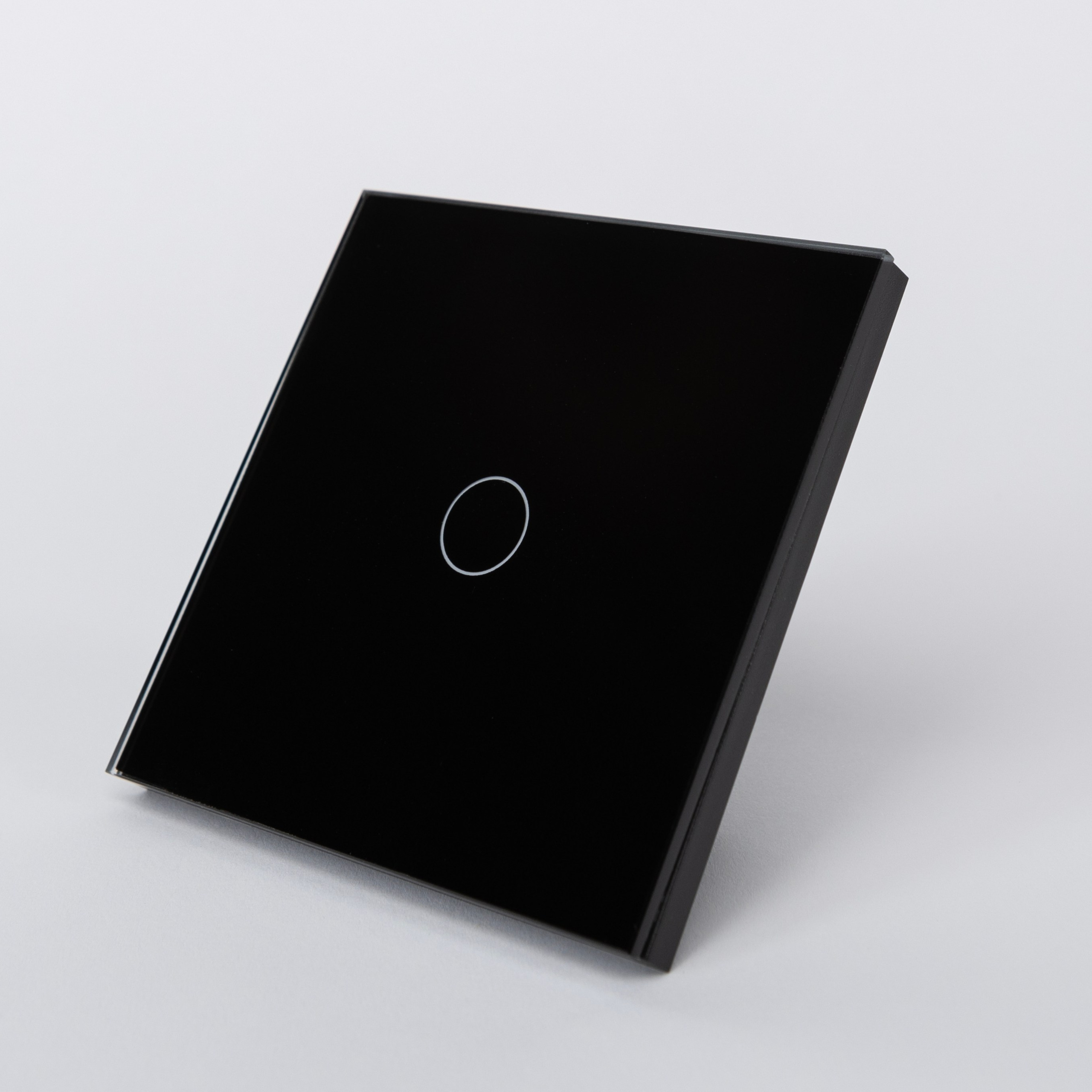 Одноклавишный выключатель черного цвета с глянцевой поверхностью, сенсорный, классический дизайн для дома и офиса.
