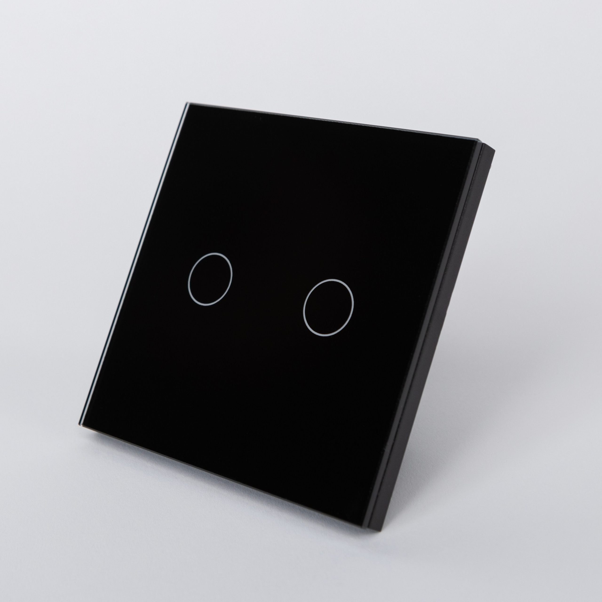 Двухклавишный выключатель черного цвета с глянцевой поверхностью, сенсорный, классический дизайн для дома и офиса.