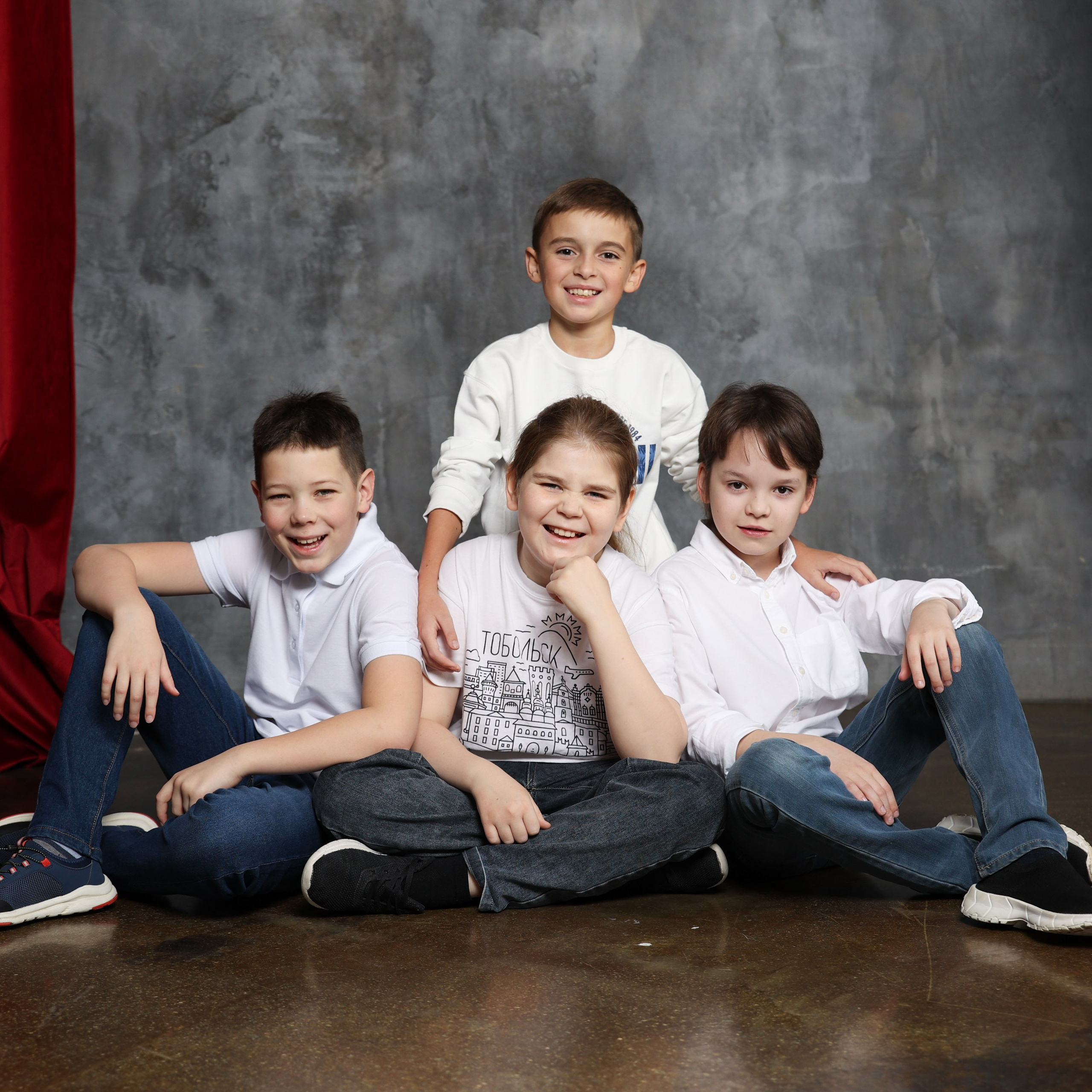 Студия в которой мы снимаем. Выпускные альбомы с оживающими фото Екатеринбург