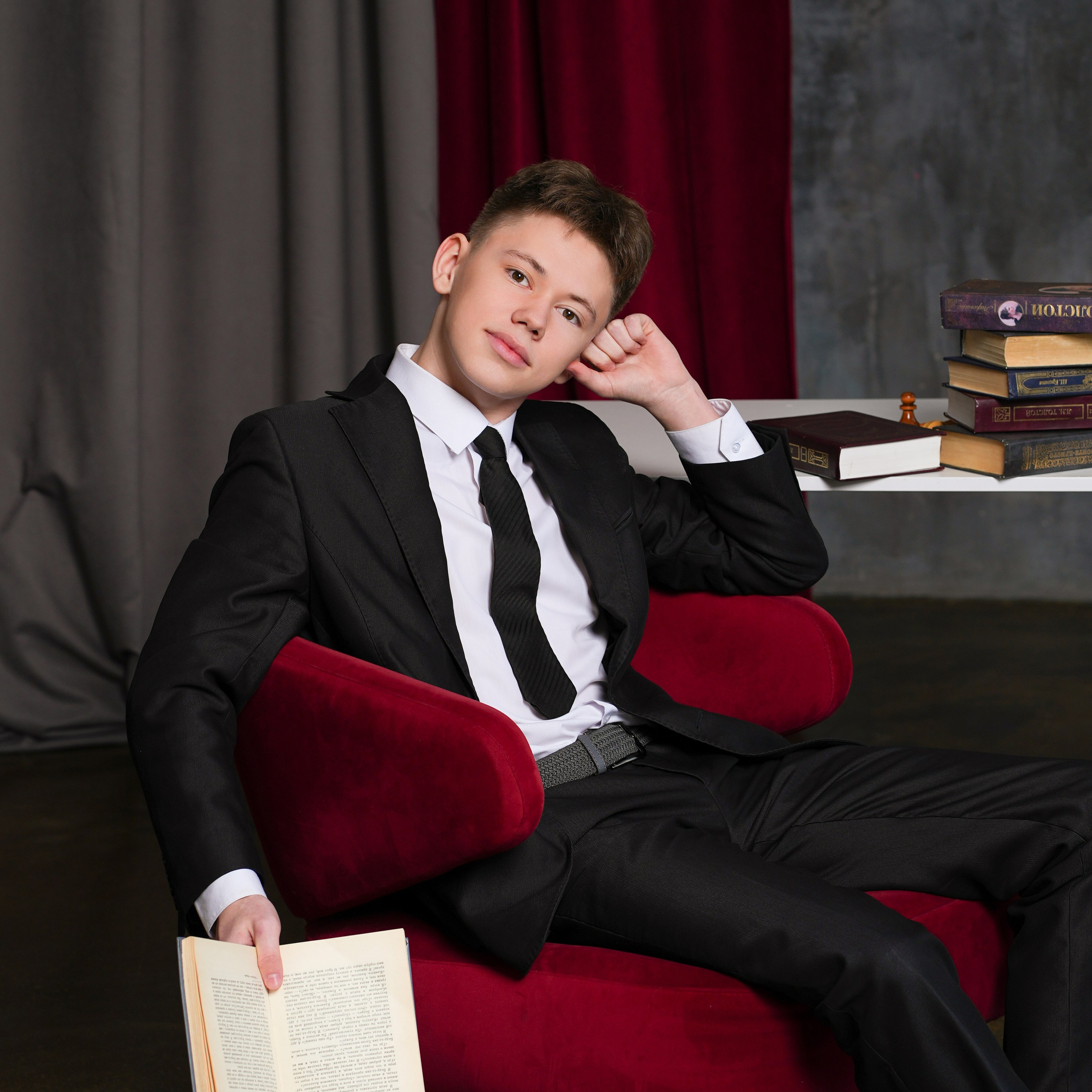 Студия в которой мы снимаем. Выпускные альбомы с оживающими фото Екатеринбург