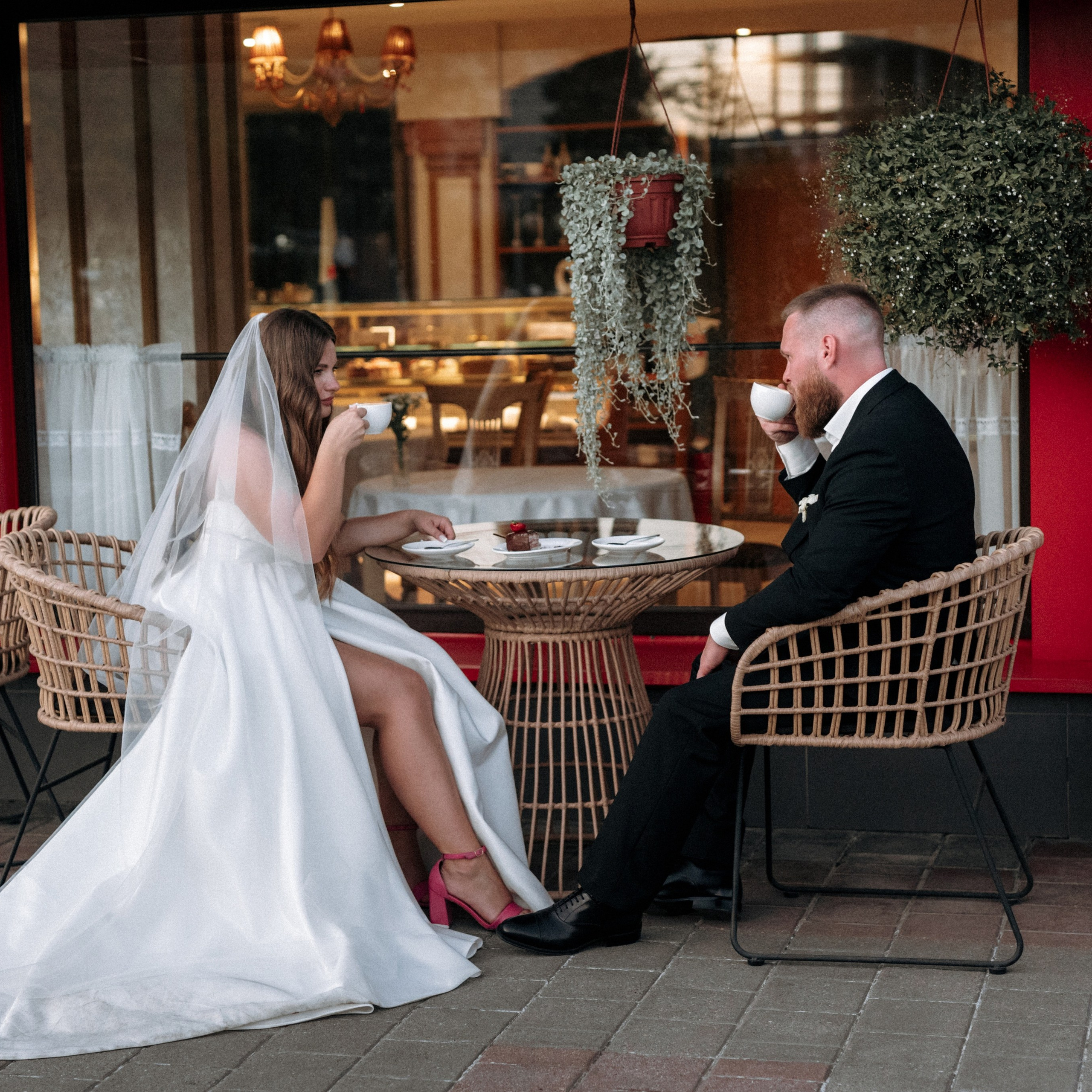 Свадьба Анастасии и Евгения, Картинная галерея, прогулка в лесу. Ресторан «Хлеб и Винотека»