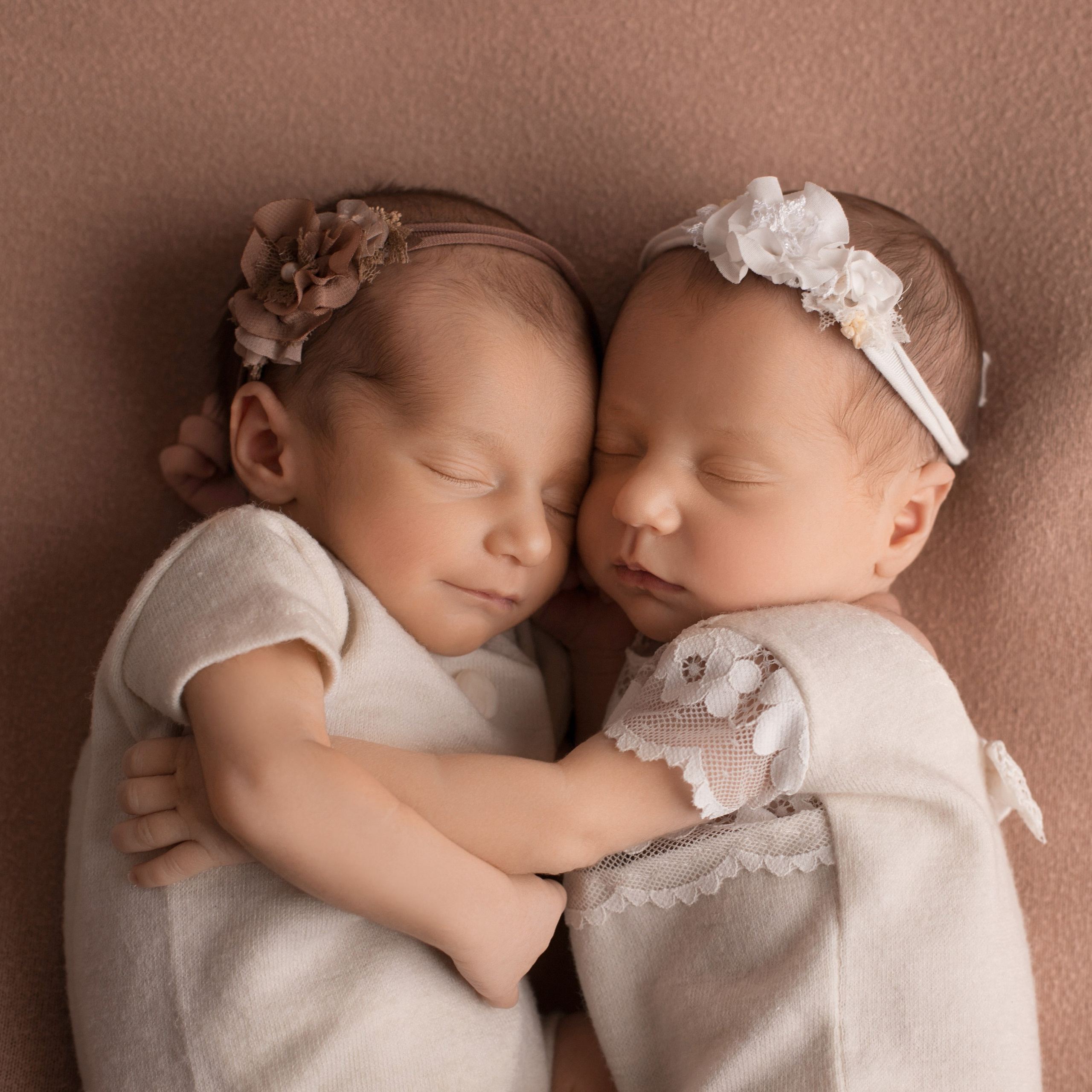 Марьяна и Ксюша. Фотограф новорожденных Ольга Джарты