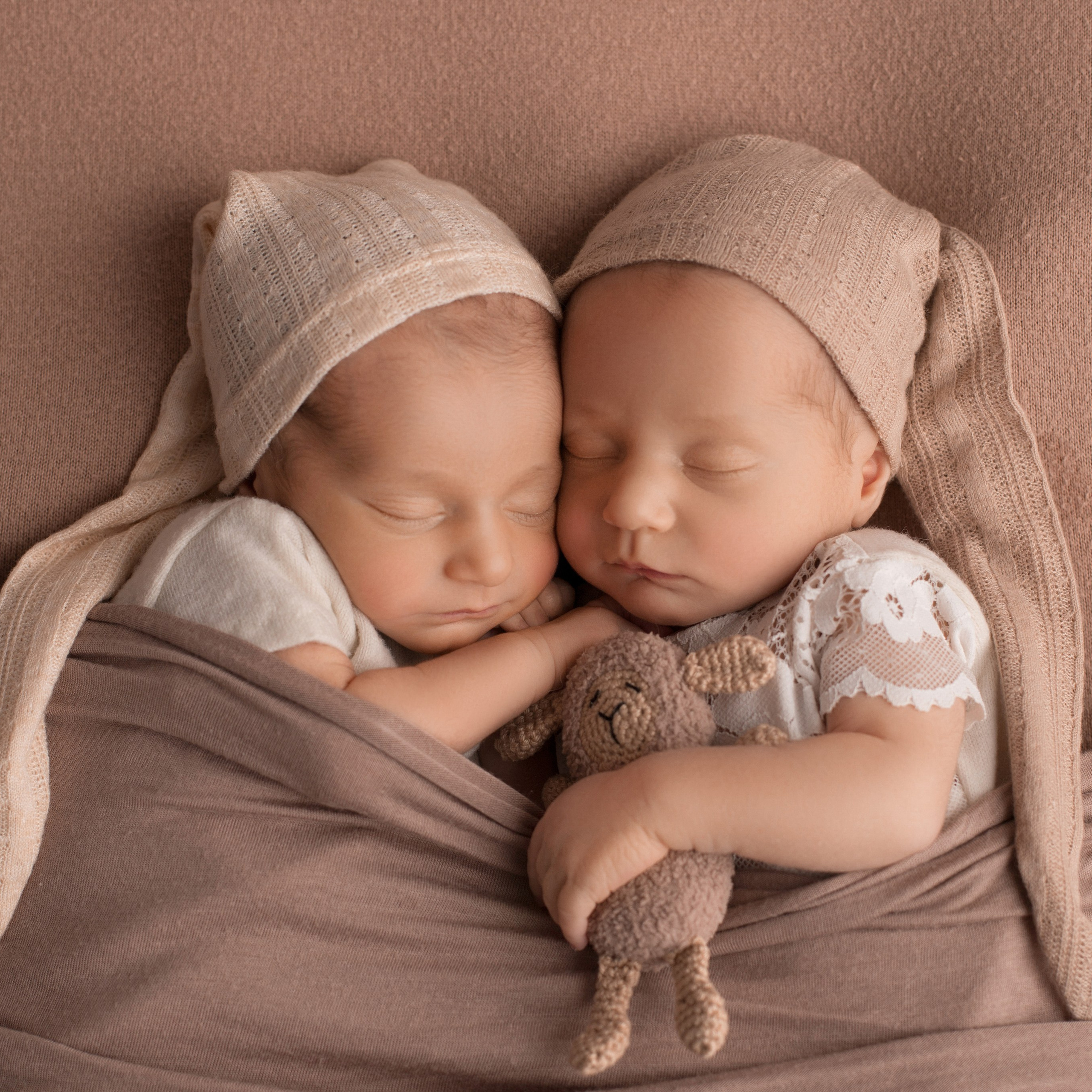 Марьяна и Ксюша. Фотограф новорожденных Ольга Джарты