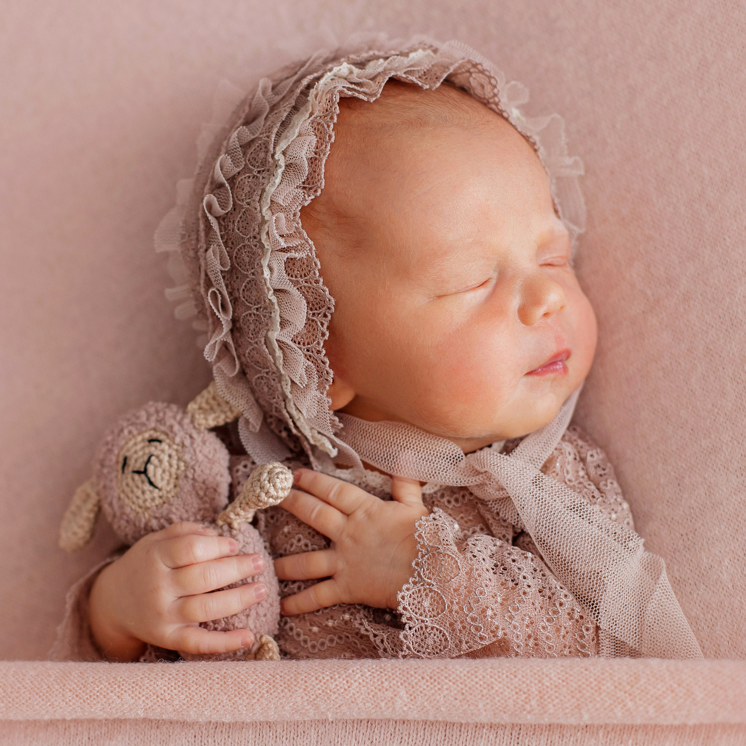 Милая новорожденная Милана. Фотограф новорожденных Ольга Джарты