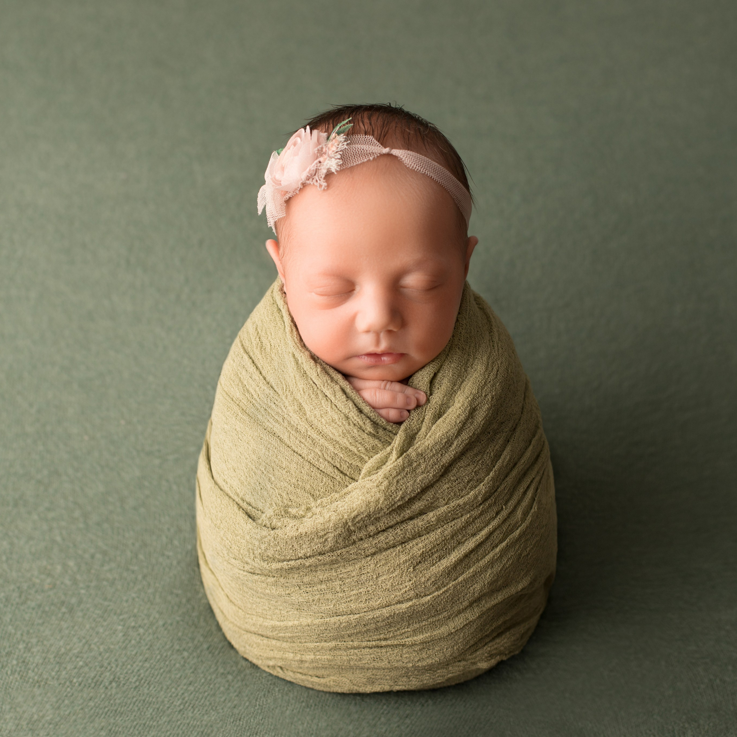 Эмилия. Фотограф новорожденных Ольга Джарты