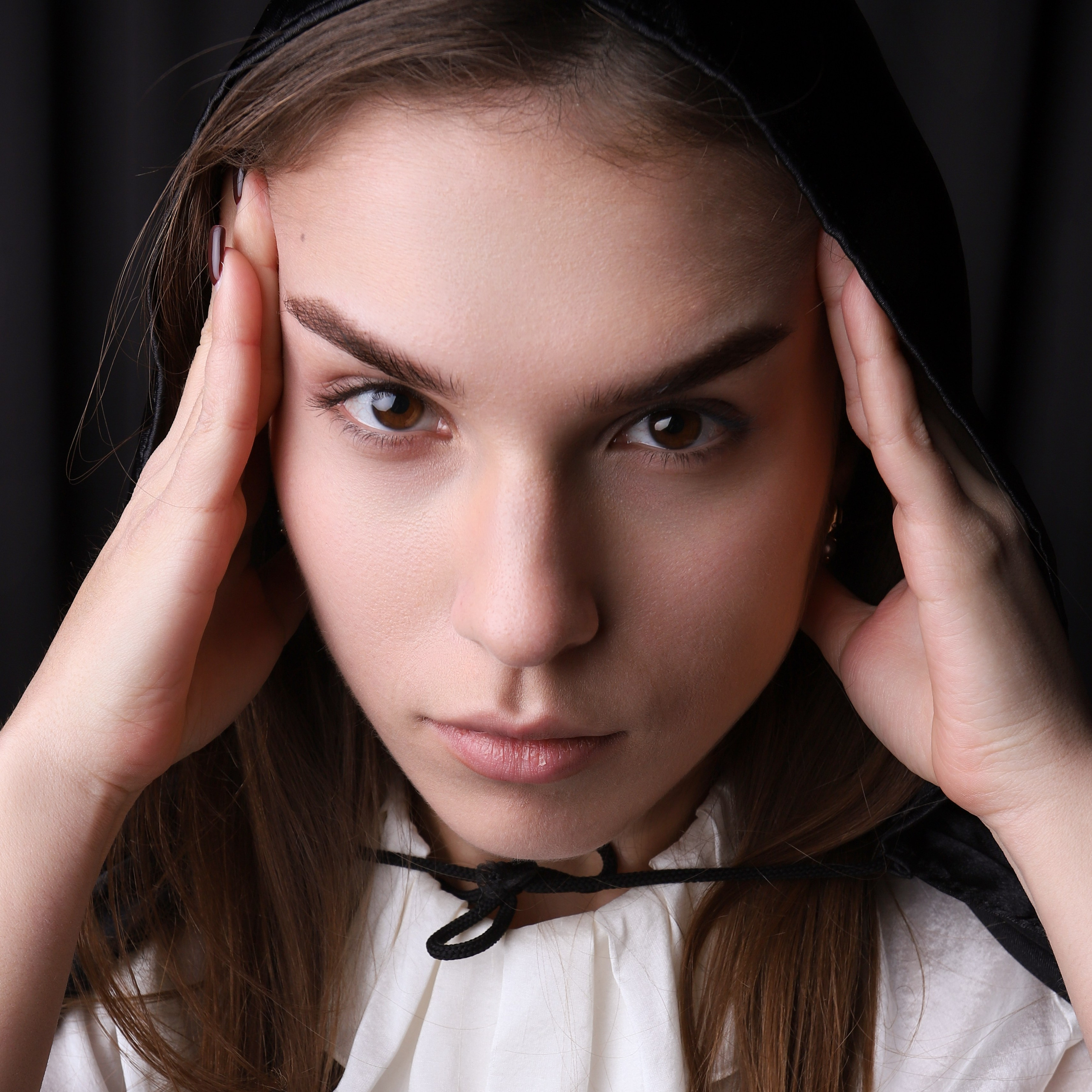 Креативные портреты, отражающие индивидуальный стиль и характер Ники