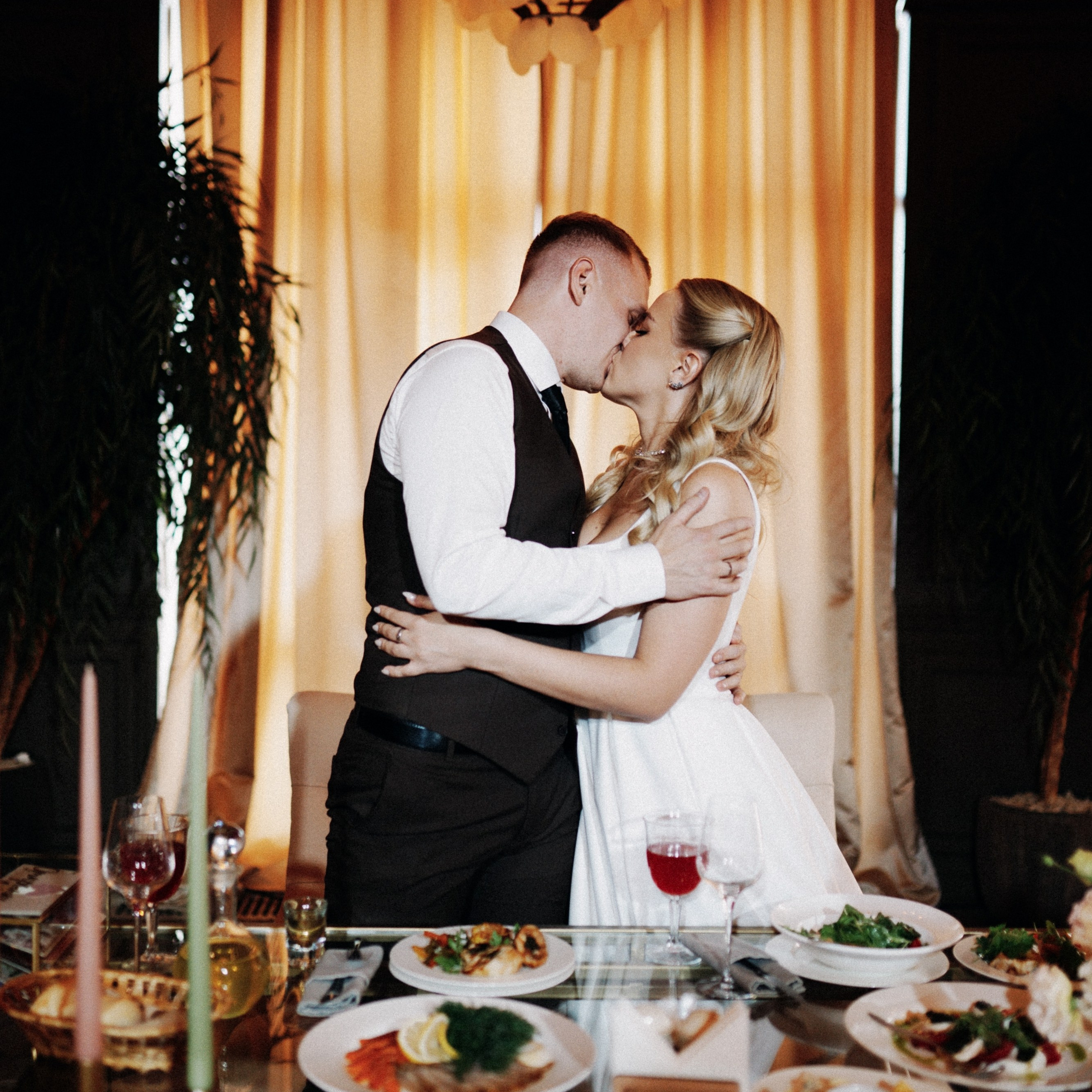 Отзывы. Свадебный фотограф в Саратове Антон Слепов