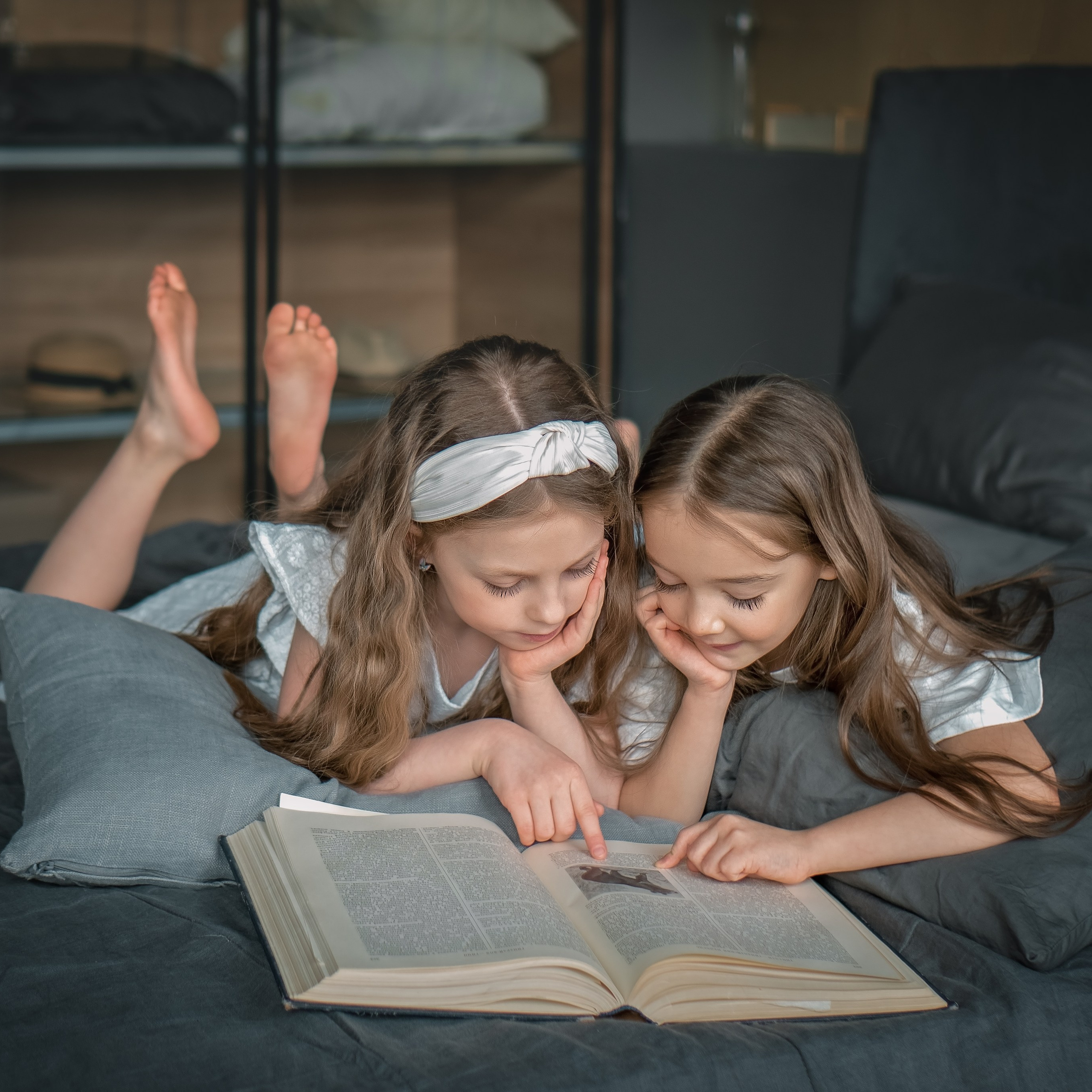 Анюта и София