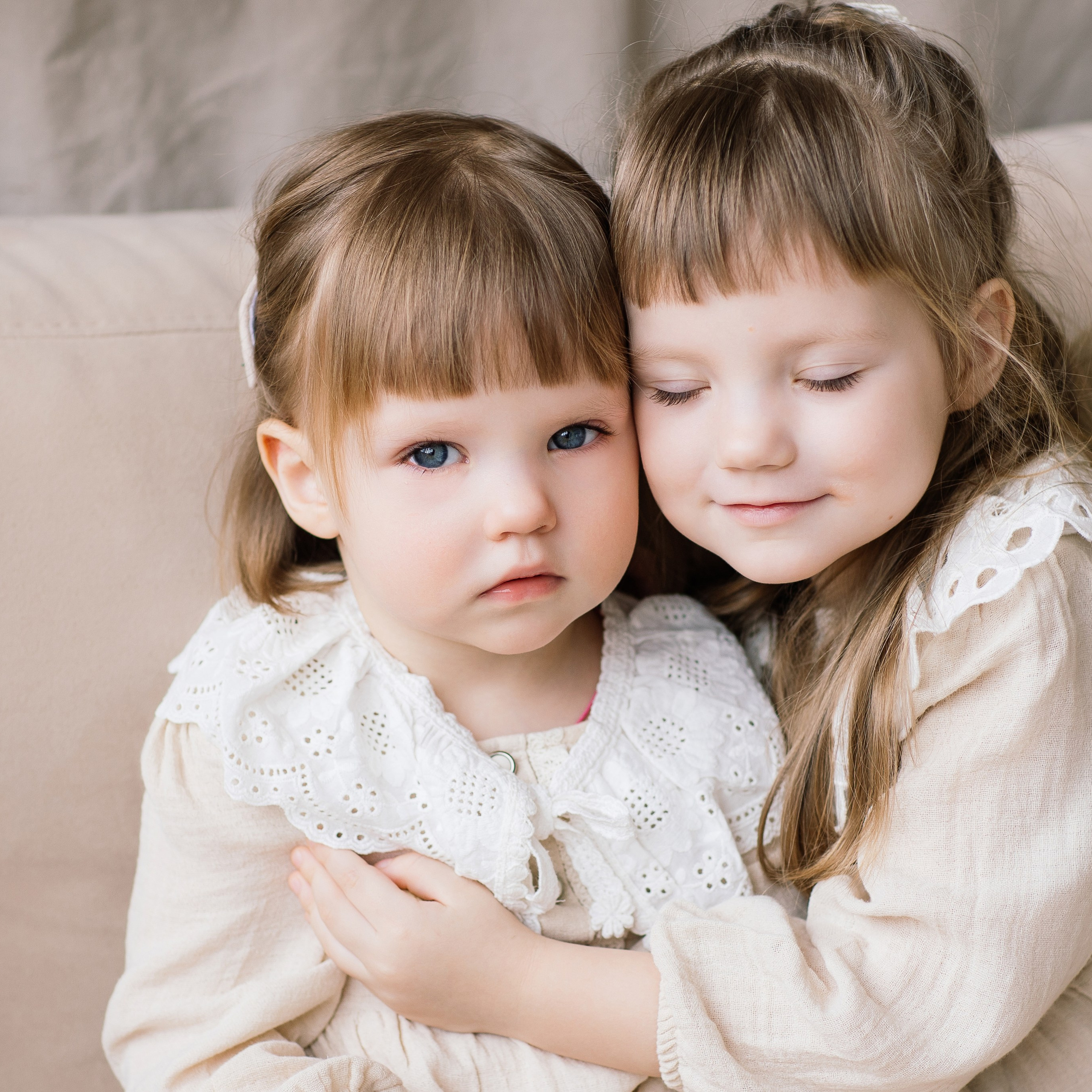 Варя и Мира фотосессия к Пасхе