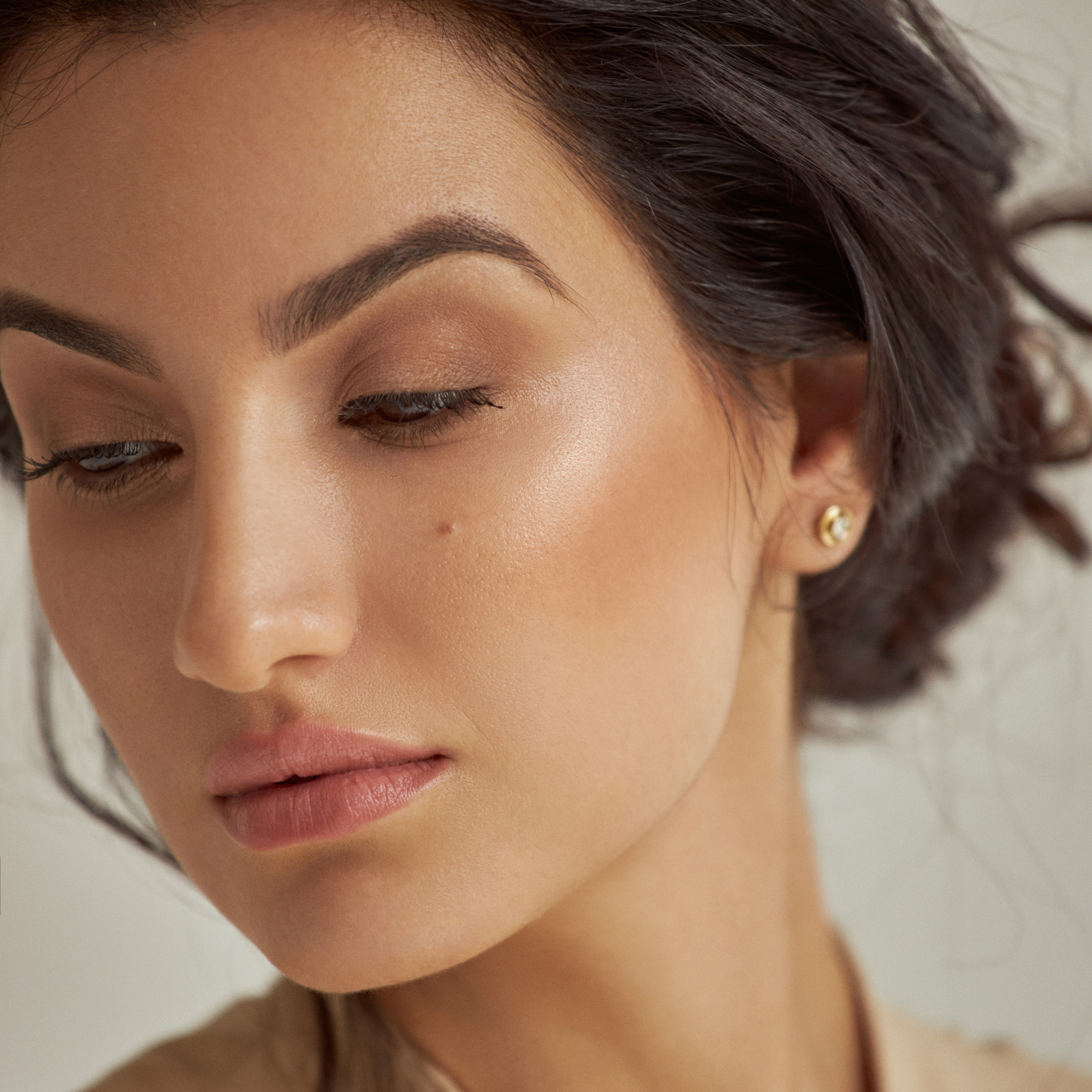 Cosmetologist Anait. Fashion and content photographer Anna Pavlova