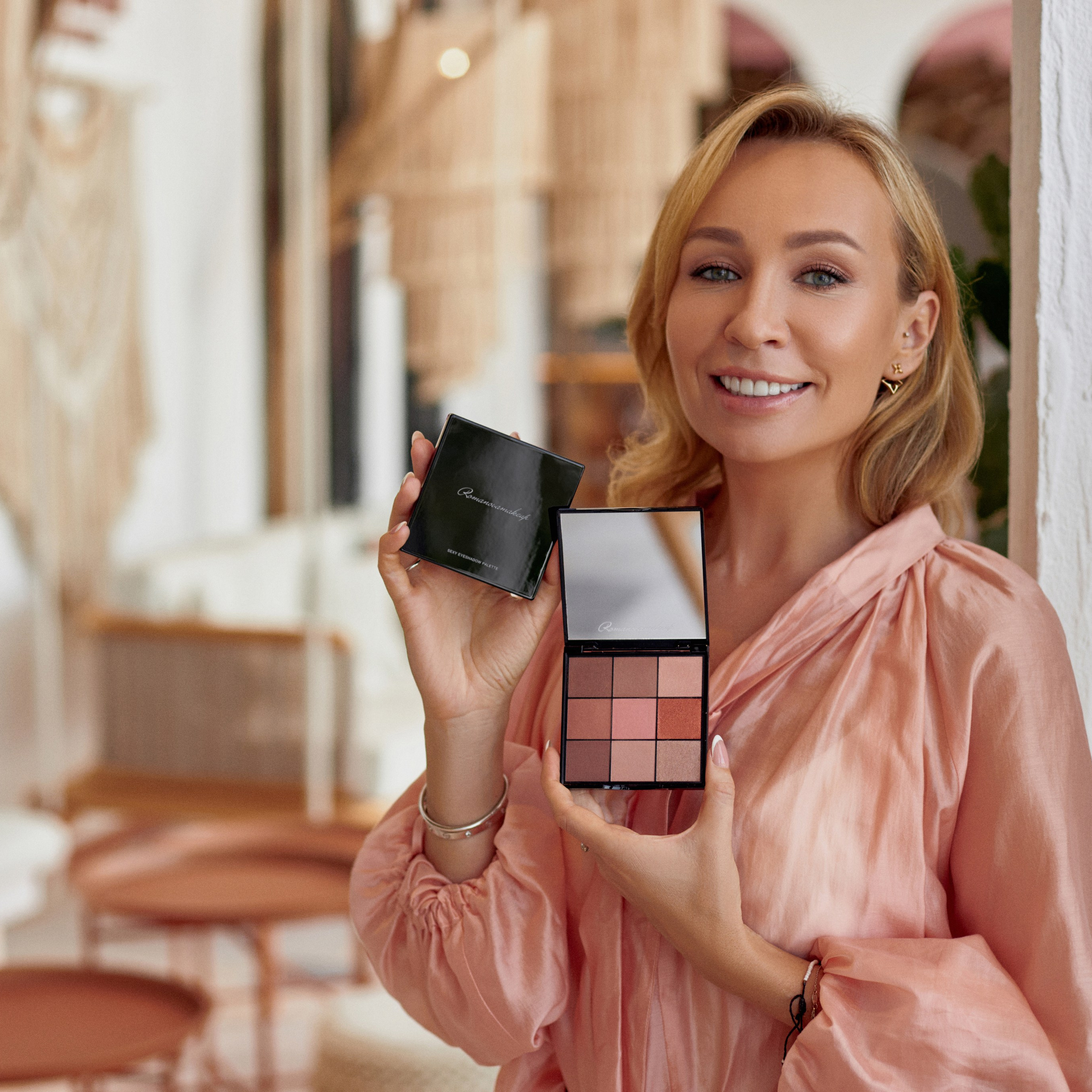 Romanova Makeup. Fashion and content photographer Anna Pavlova