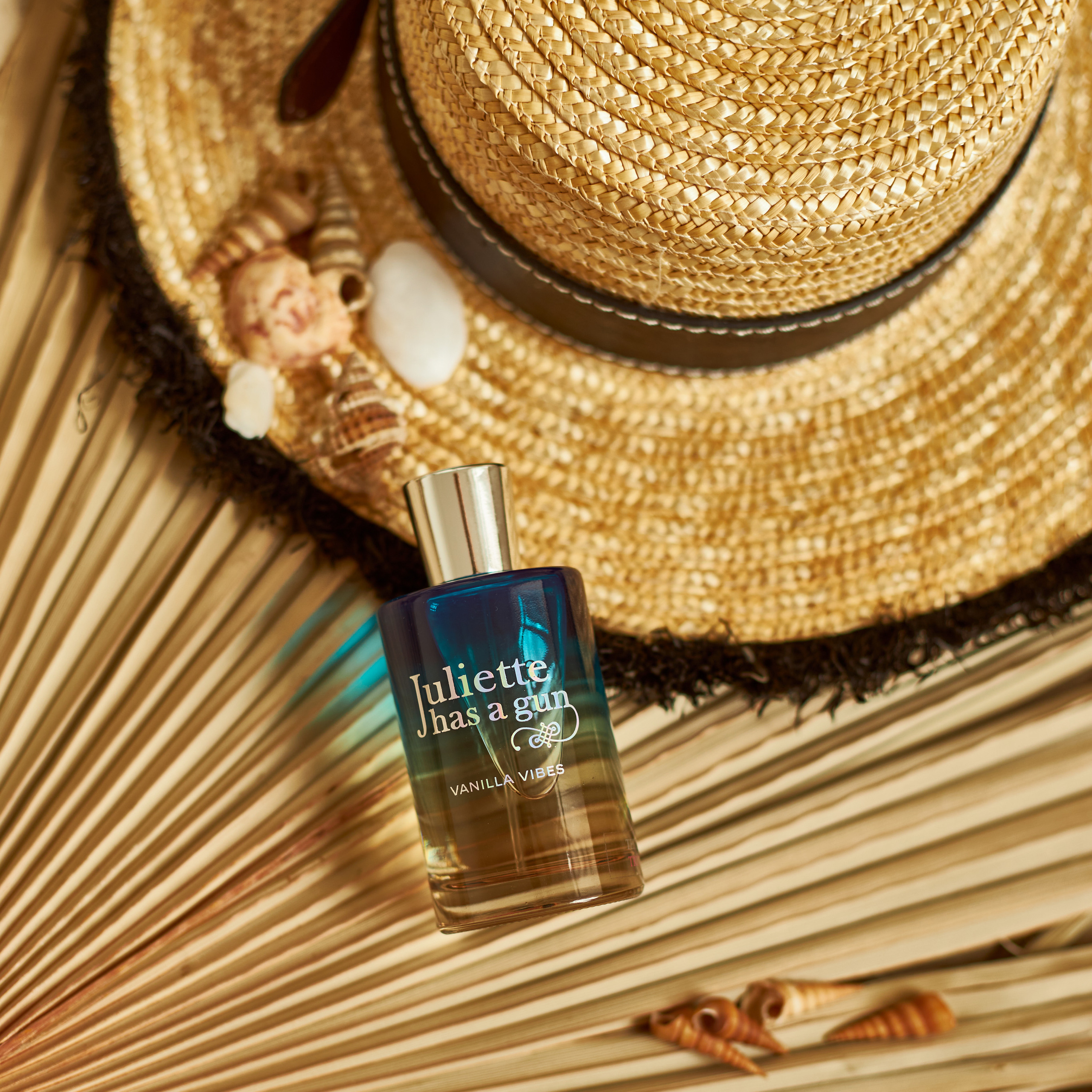 Das Parfume. Fashion and content photographer Anna Pavlova